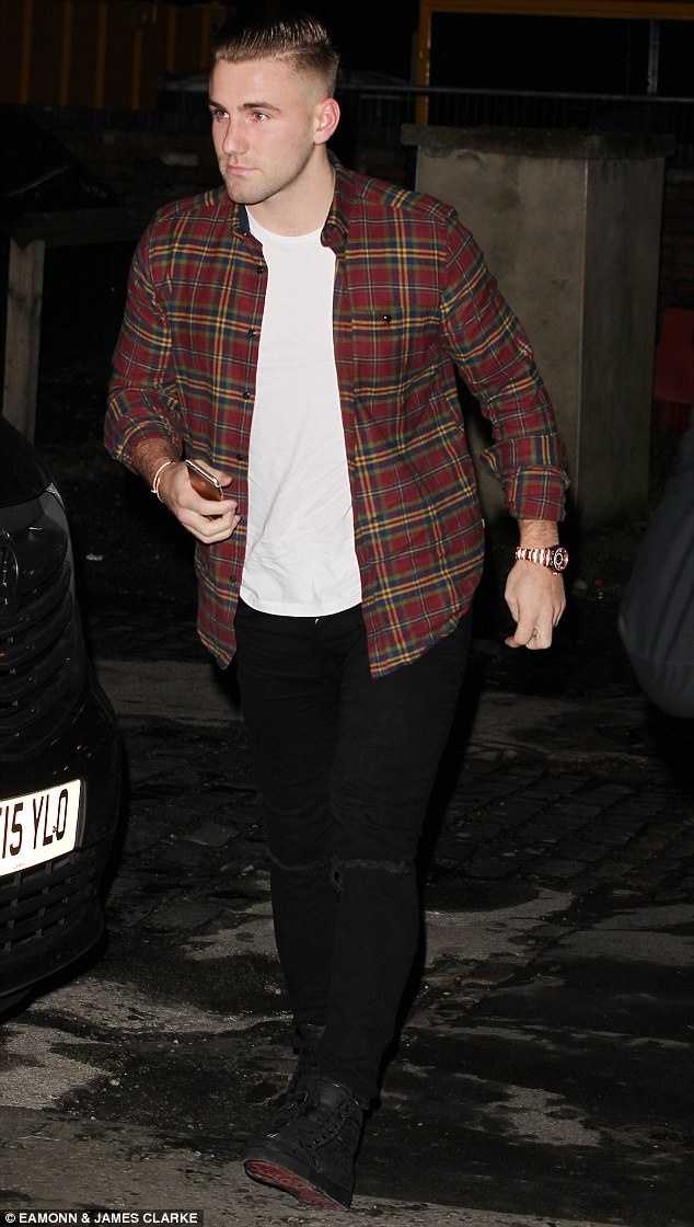 ban gai cua hau ve luke shaw anh 5