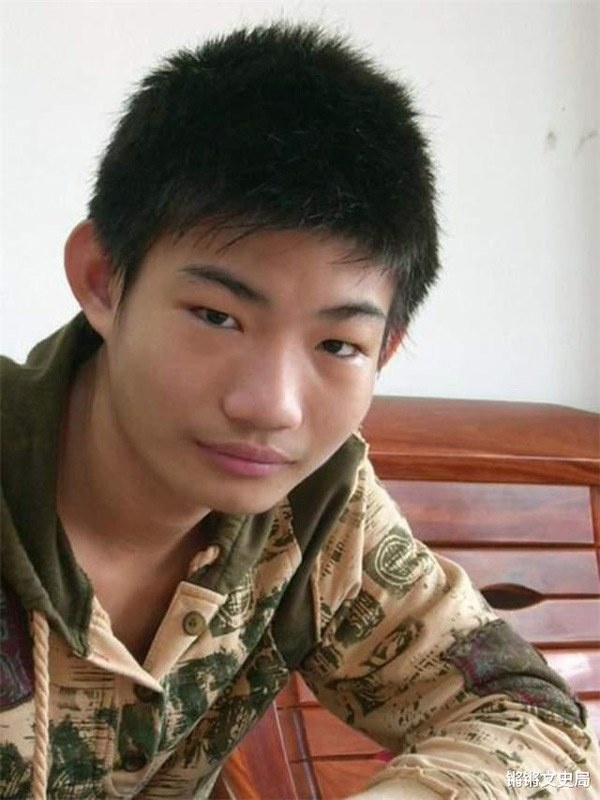 người trẻ châu Á sống một mình ảnh 2 nguoi tre chau A song mot minh anh 2