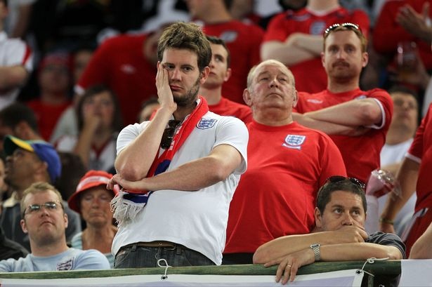 Bi dua di cach ly ngay khi vua bay den Italy xem Euro hinh anh