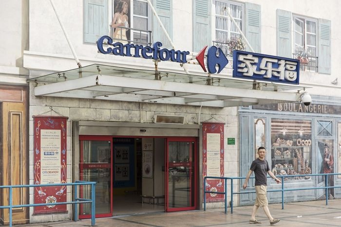 Sieu thi bi xu phat vi tang gia mua dich anh 2