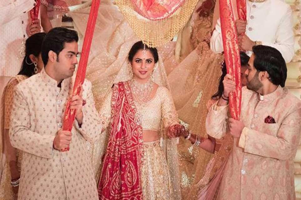 Dam cuoi pho truong quyen luc cua gioi sieu giau An Do hinh anh