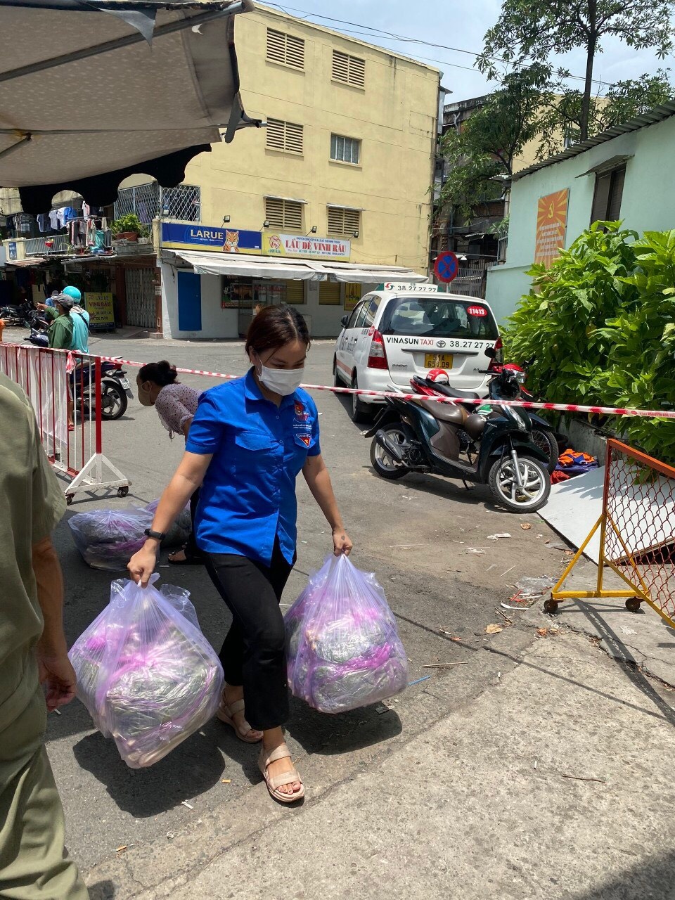 F0 khoi benh tiep tuc tham gia tinh nguyen chong dich anh 2