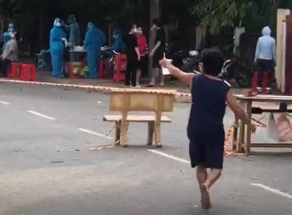 Tang nuoc dua, vien sui cho nguoi nghi nhiem Covid-19 o Tien Giang hinh anh