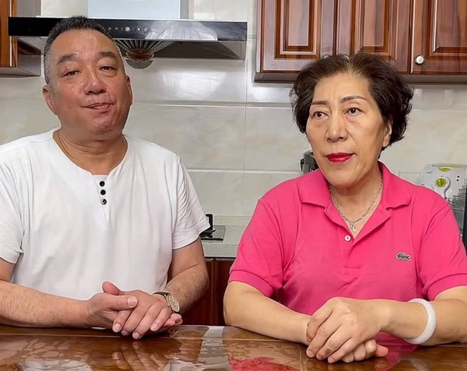 Cha me co dien vien Trung Quoc bi dan mang chi trich suot 2 nam anh 1