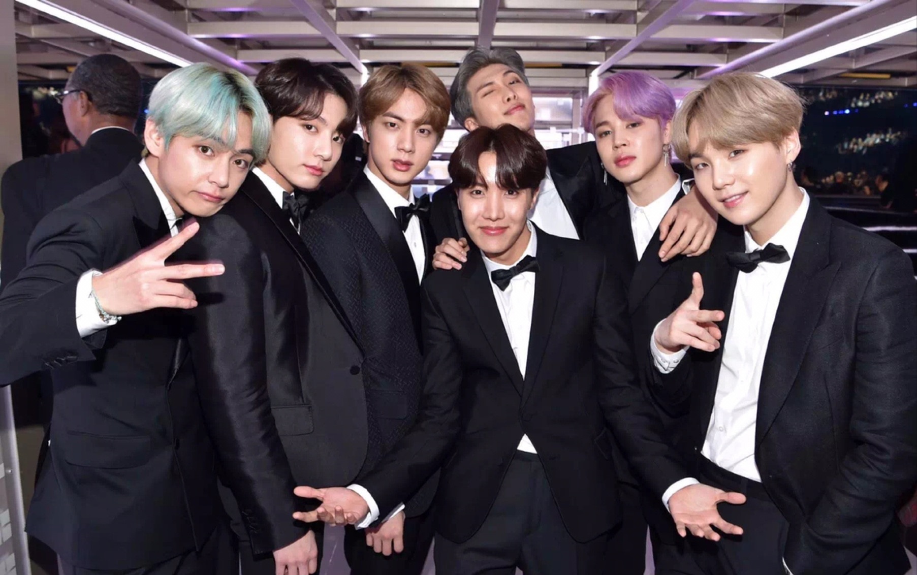 Biển quảng cáo in hình Jungkook (BTS) bị dỡ bỏ vì 'cổ xúy đồng tính'  ảnh 2 Bien quang cao in hinh Jungkook (BTS) bi do bo vi 'co xuy dong tinh' anh 2