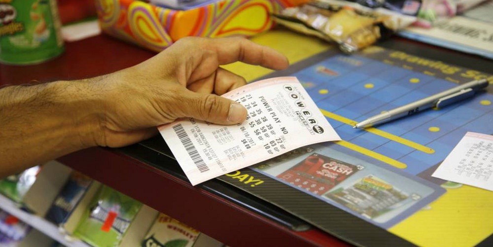 người đàn ông tặng hết tiền trúng xổ số ảnh 2 nguoi dan ong tang het tien trung xo so anh 2