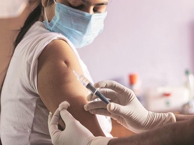 Nữ y tá bị hành hung vì 'tiêm vaccine cho vợ mà chưa xin phép chồng' ảnh 2 Nu y ta bi hanh hung vi 'tiem vaccine cho vo ma chua xin phep chong' anh 2