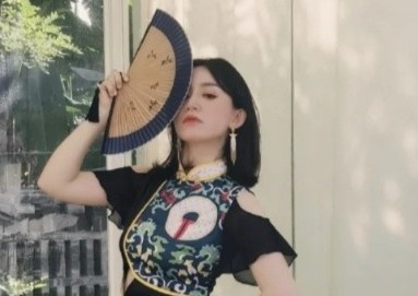 Hot girl song ao noi cua chua tai Trung Quoc bi xoa tai khoan hinh anh