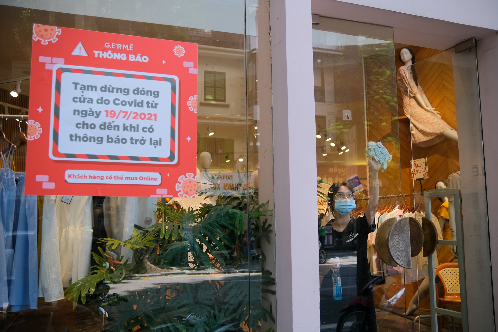 ha noi mo lai cua hang quan ao,  my pham anh 2