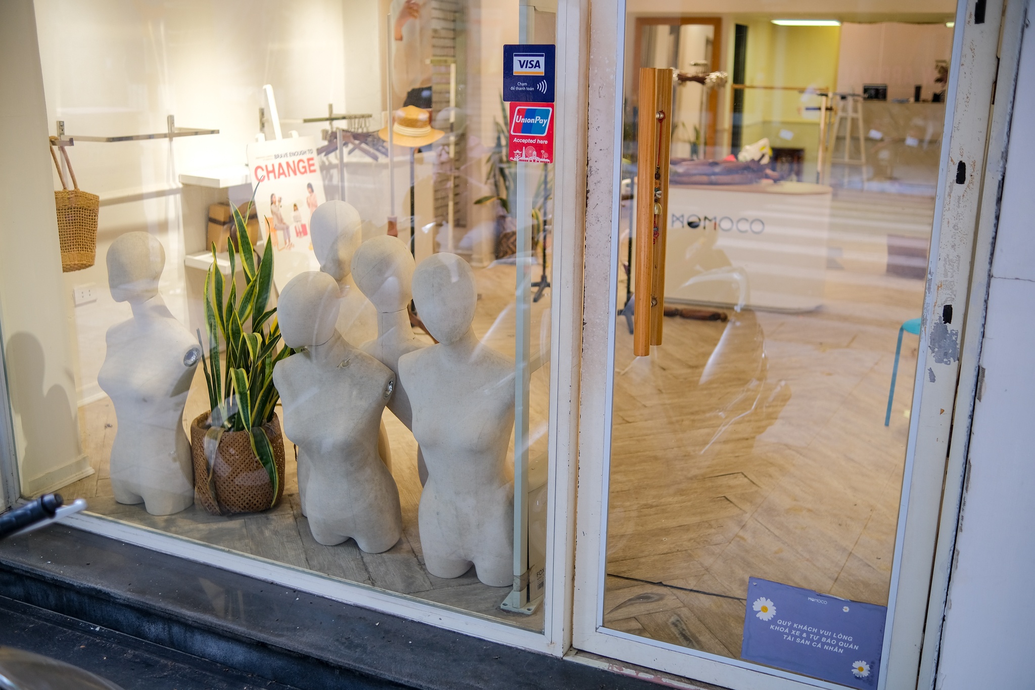 ha noi mo lai cua hang quan ao,  my pham anh 5