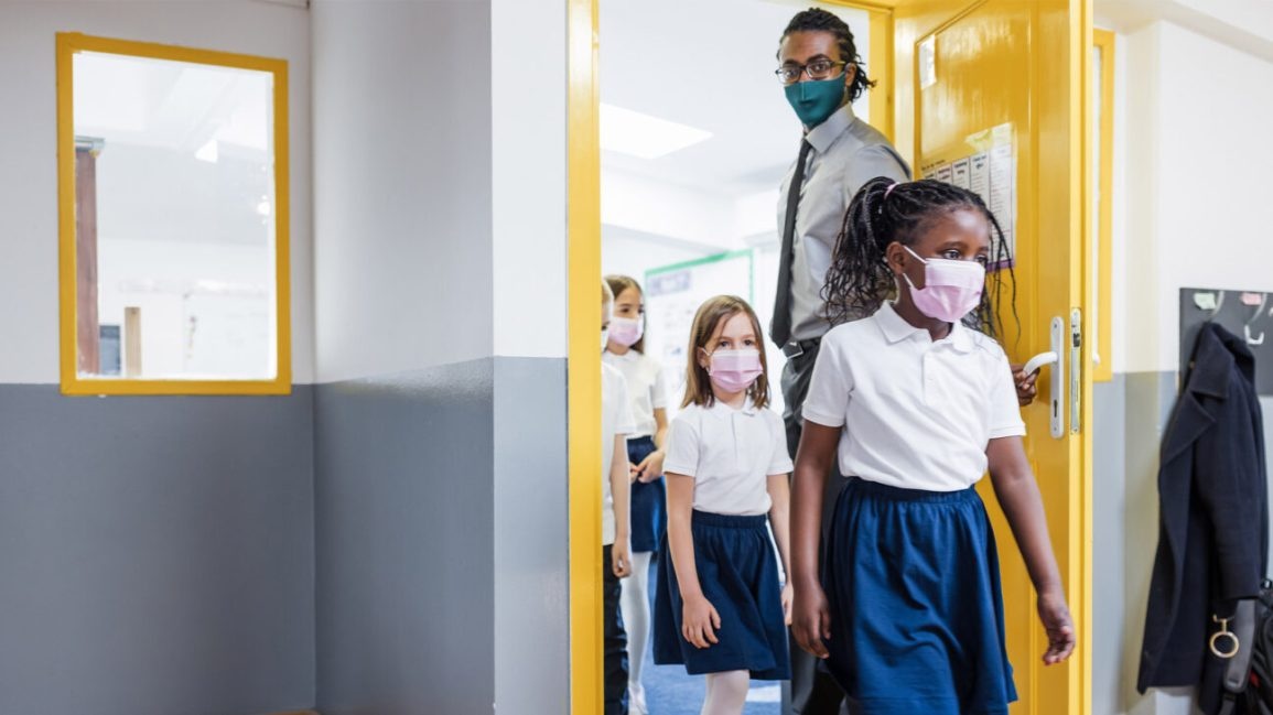 Hoc sinh My vat lon voi trieu chung Covid-19 keo dai anh 4