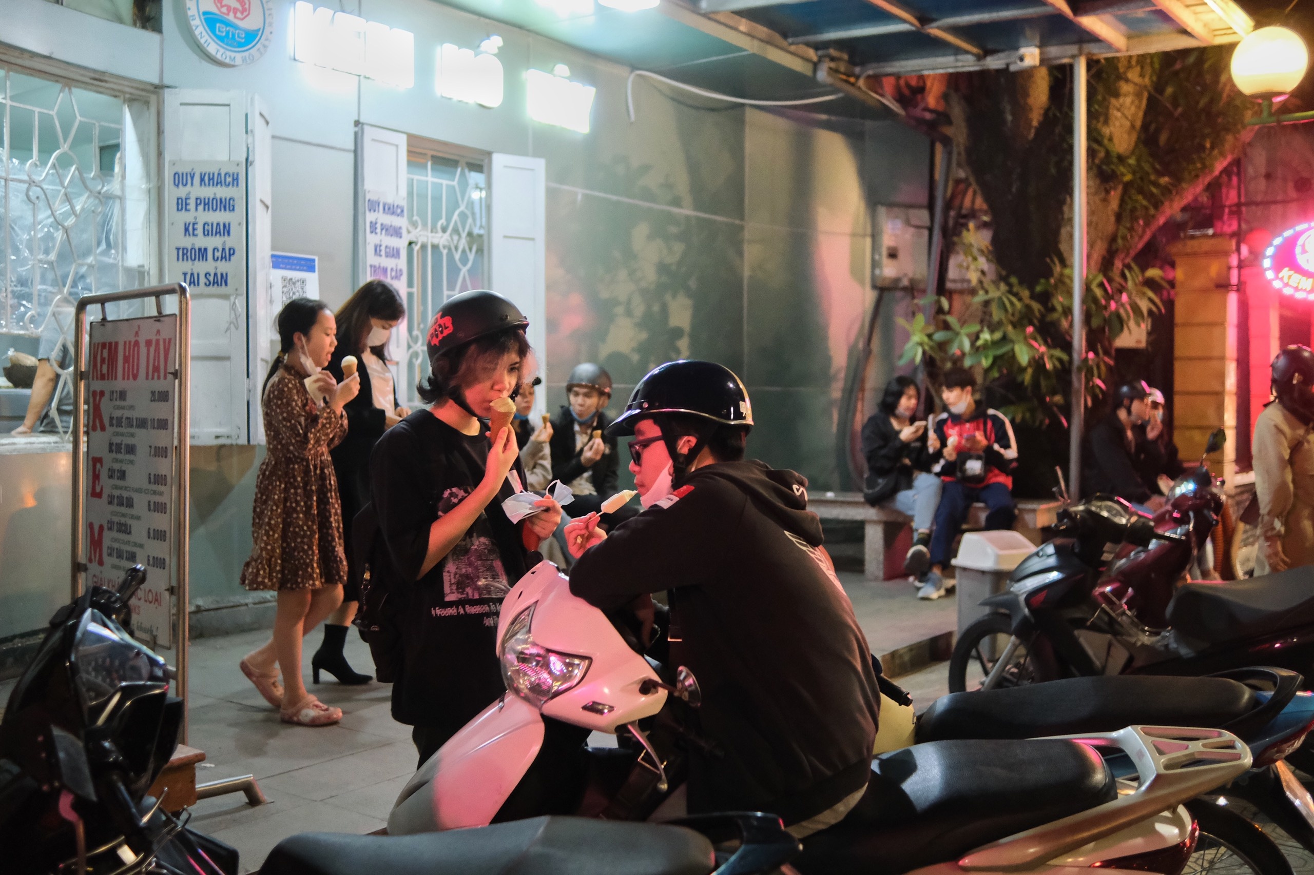 gioi tre check-in ho tay ngay ret dau mua anh 5