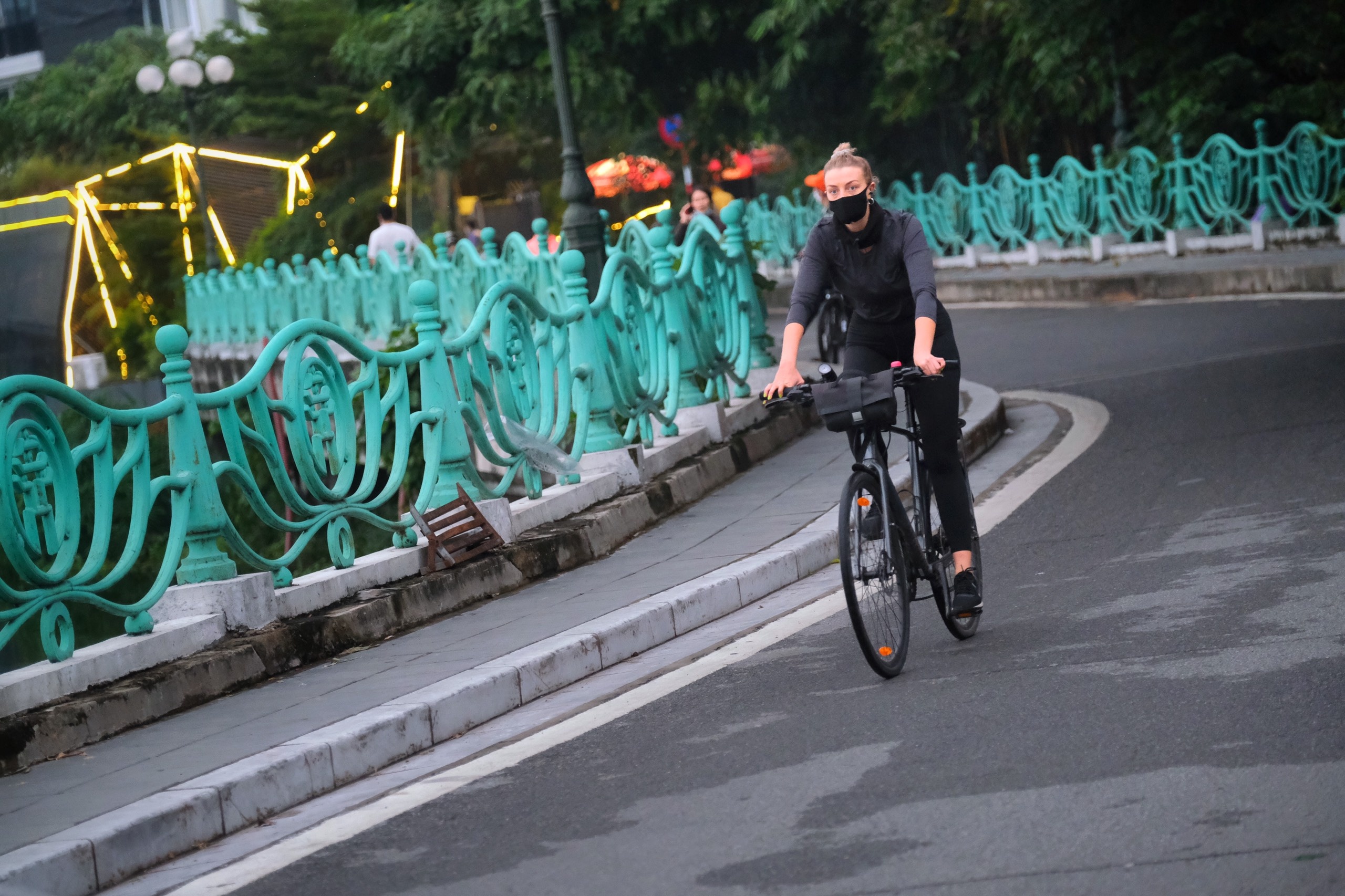 gioi tre check-in ho tay ngay ret dau mua anh 1