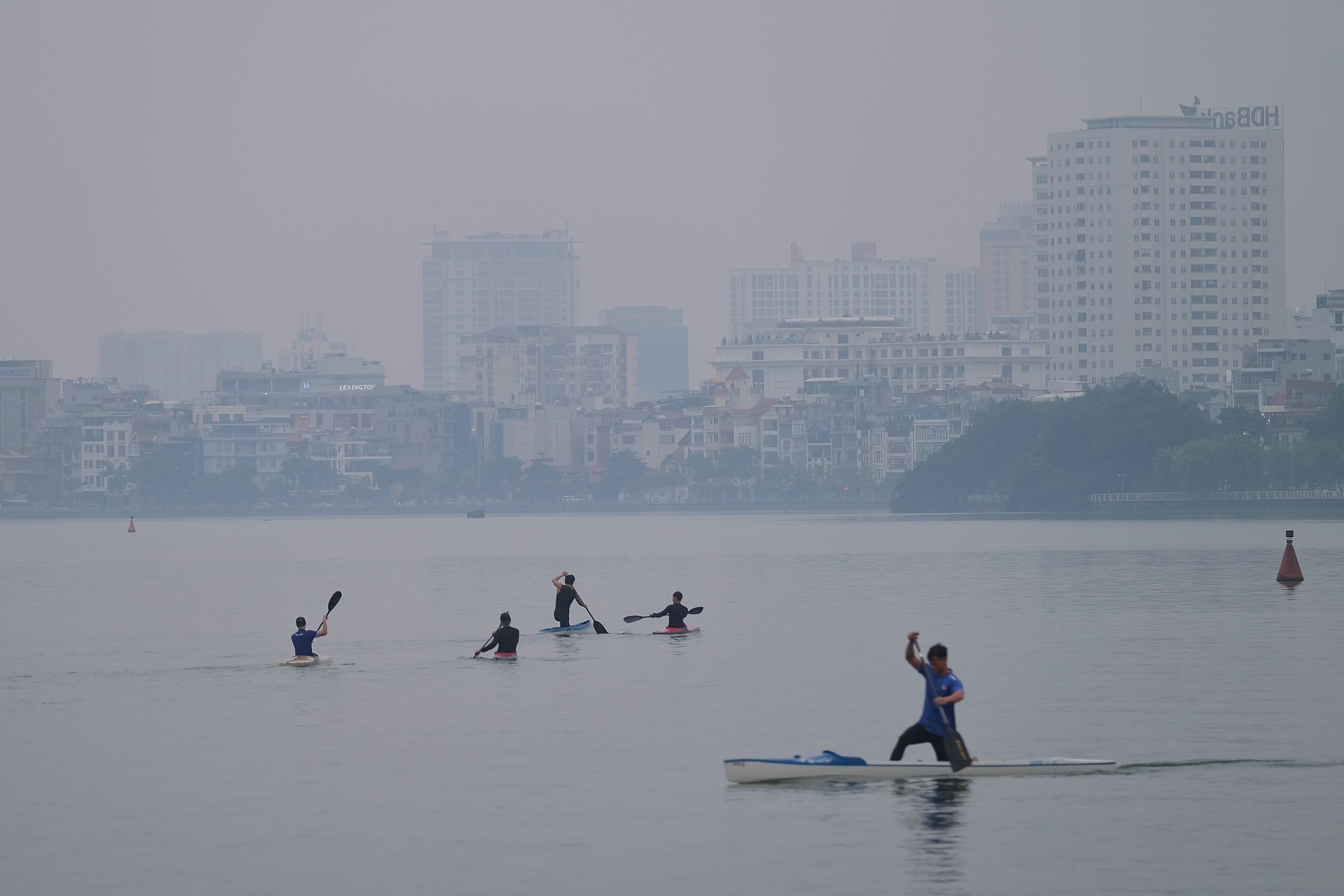 gioi tre check-in ho tay ngay ret dau mua anh 3
