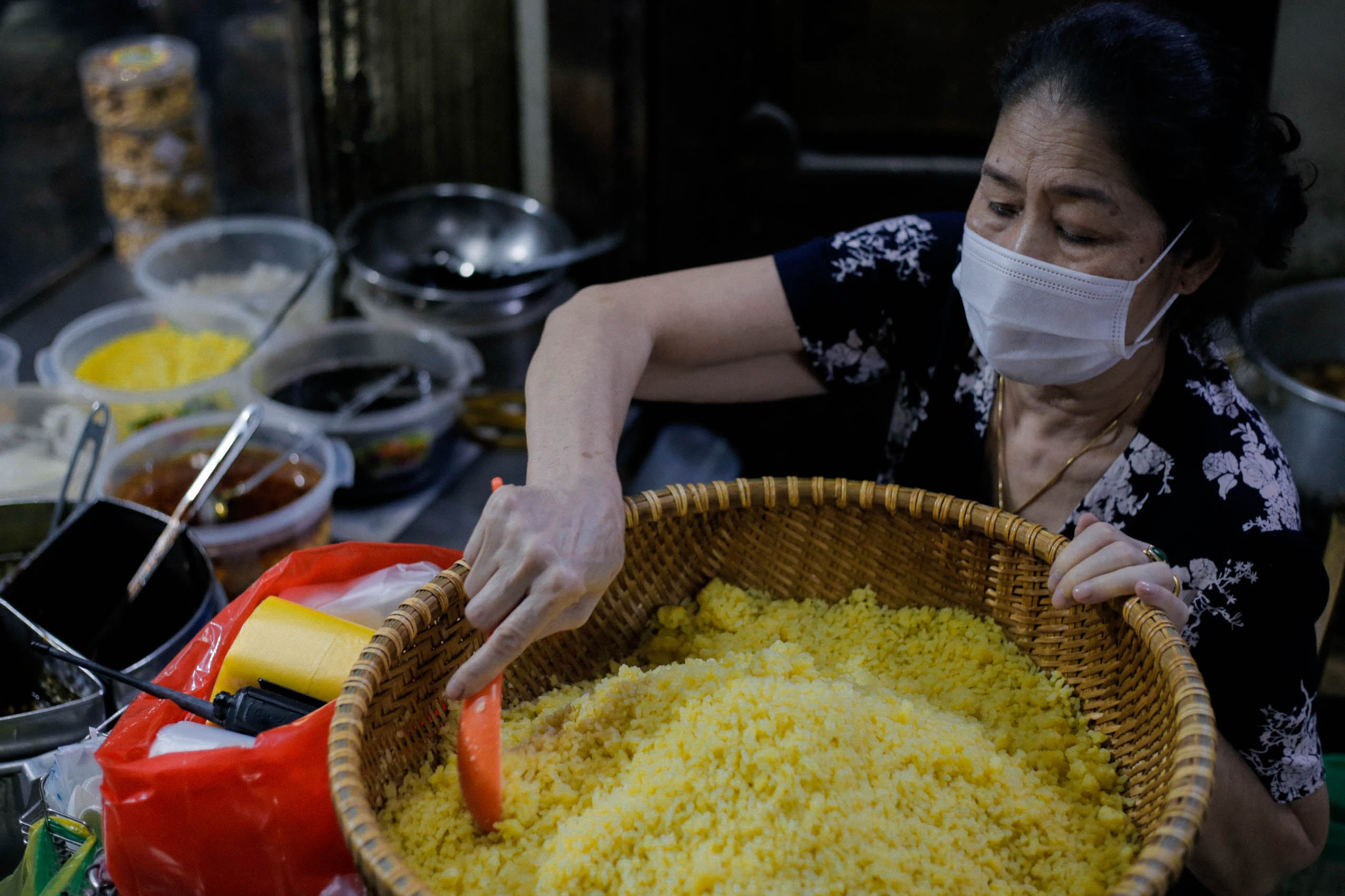 gioi tre xuong pho thuong thuc mon an mua lanh anh 1