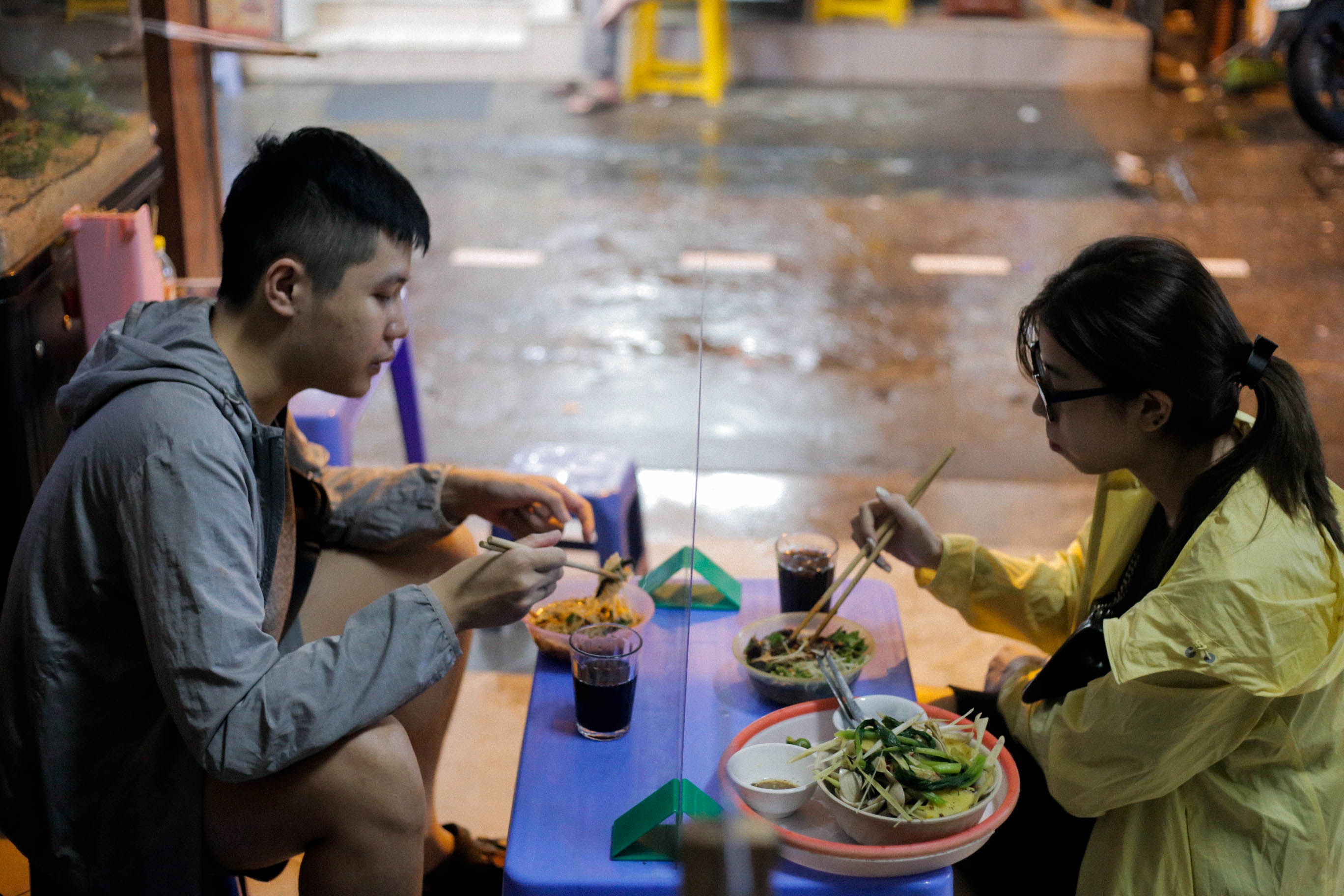 gioi tre xuong pho thuong thuc mon an mua lanh anh 7