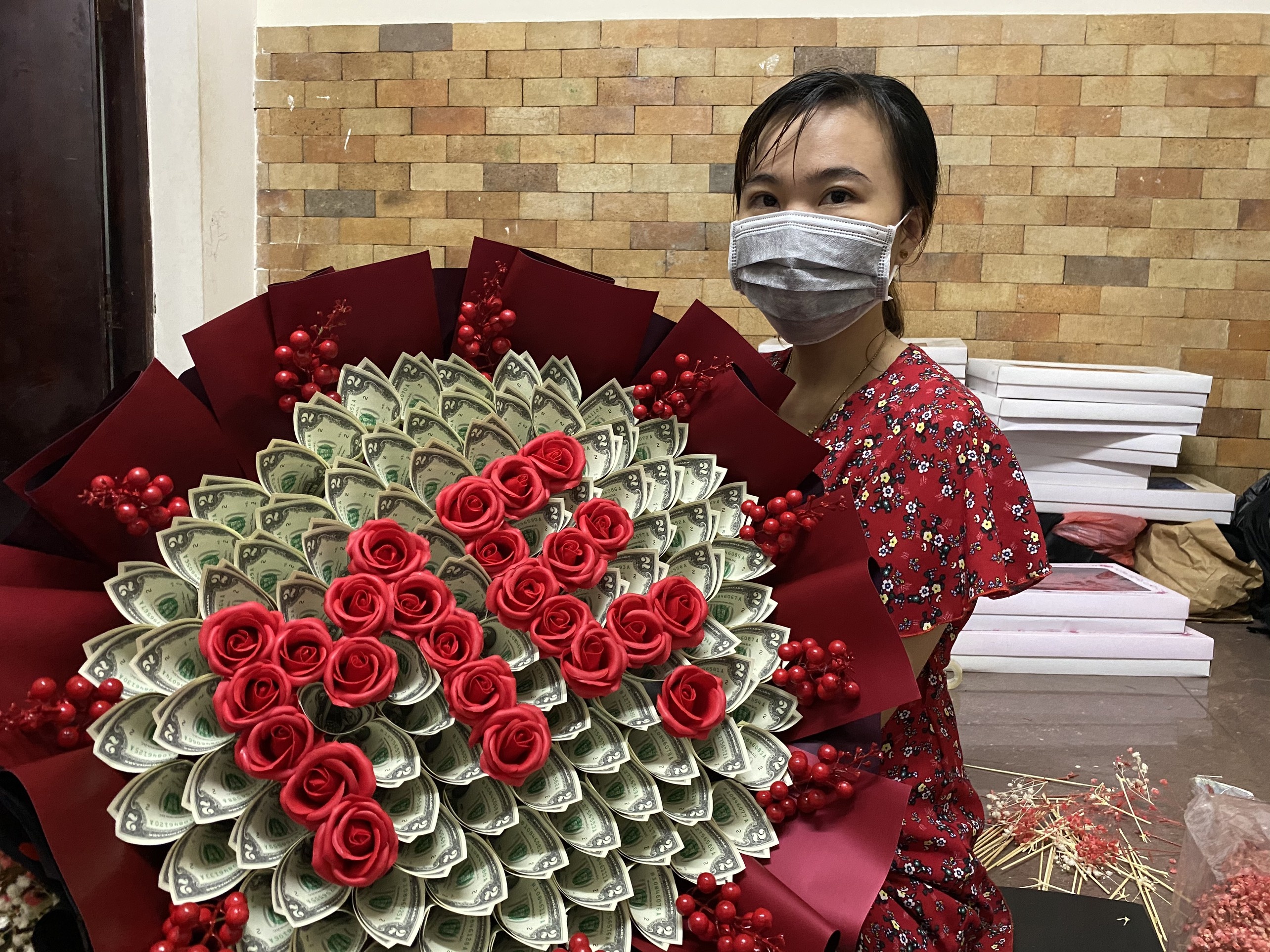 Bo hoa bang tien mat tri gia 200 trieu dong ngay 20/10 anh 2