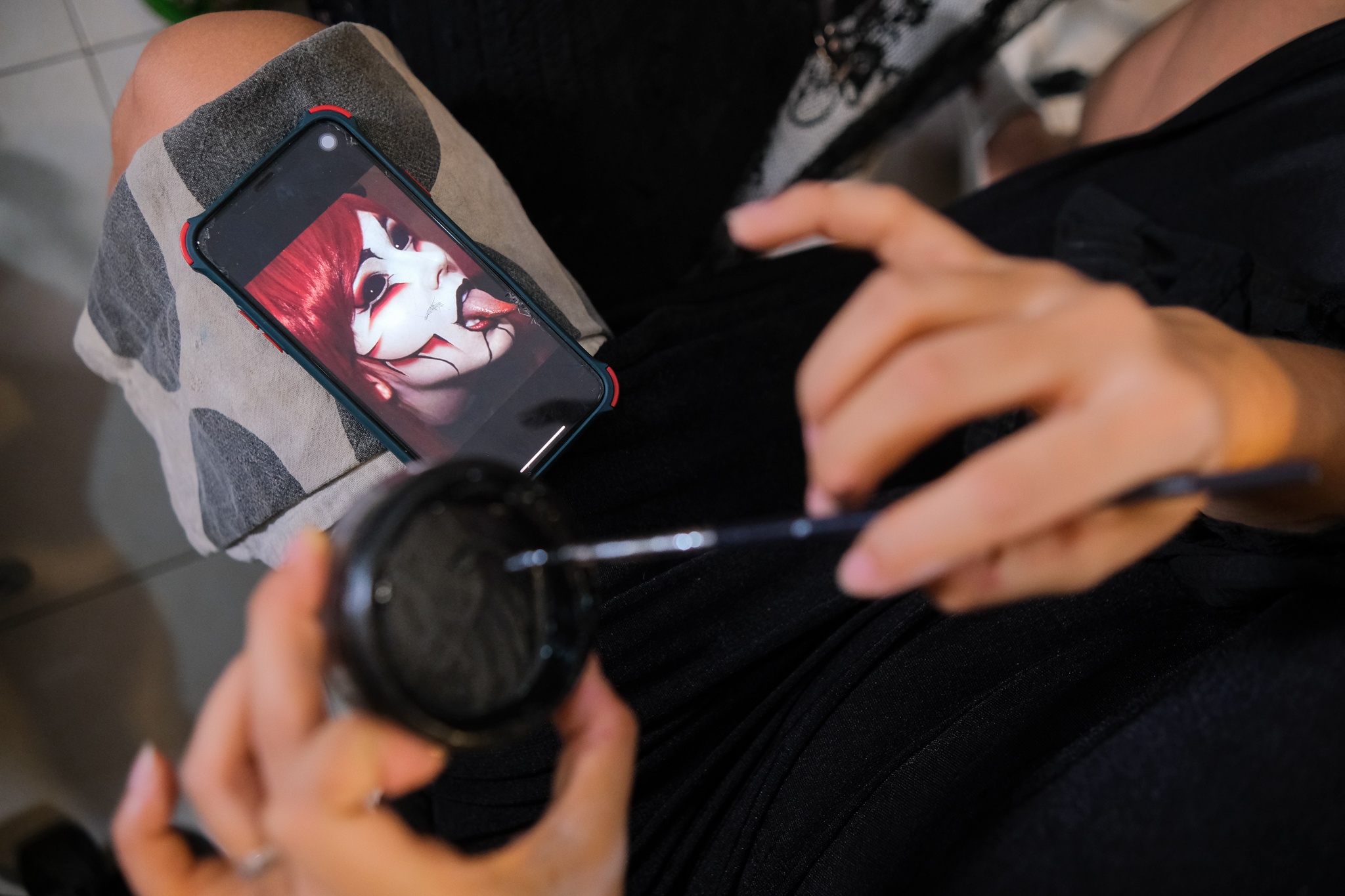 ngay ban ron cua tho trang diem dip Halloween anh 4