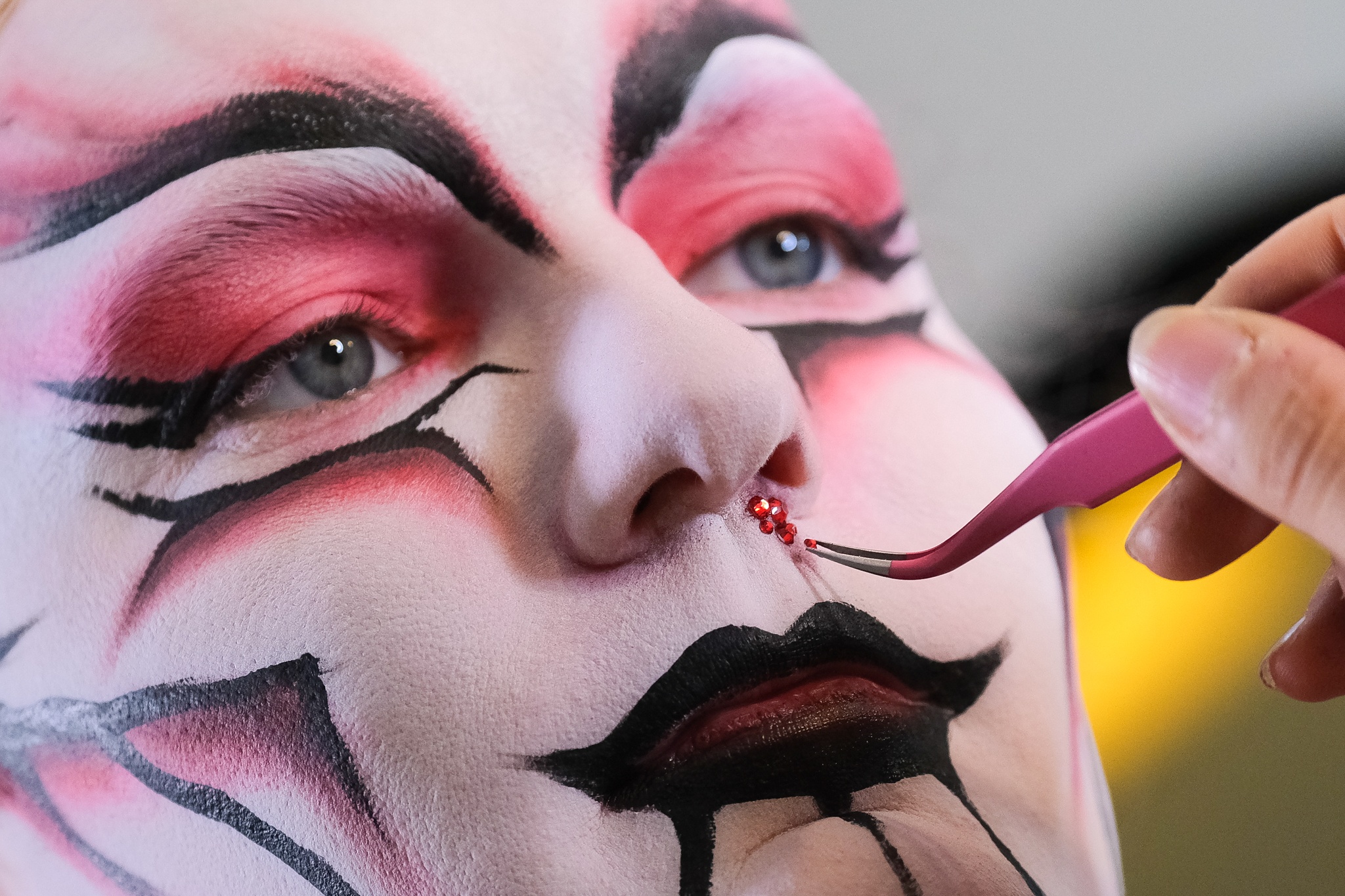 ngay ban ron cua tho trang diem dip Halloween anh 3