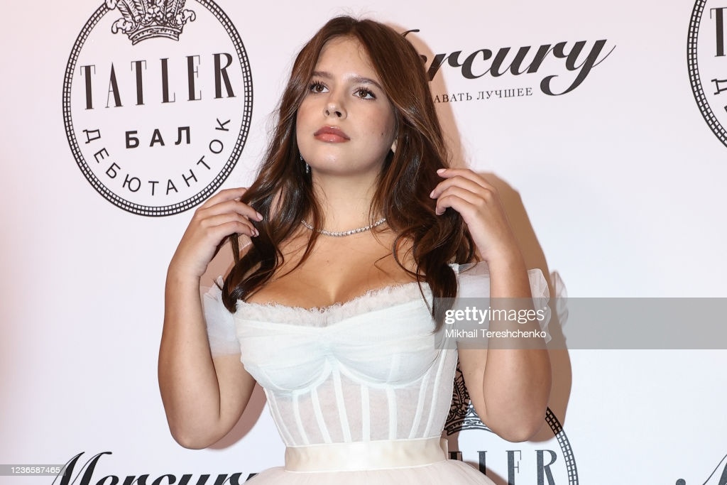 dạ tiệc trưởng thành của rich kid nga  ảnh 8 da tiec truong thanh cua rich kid nga anh 8