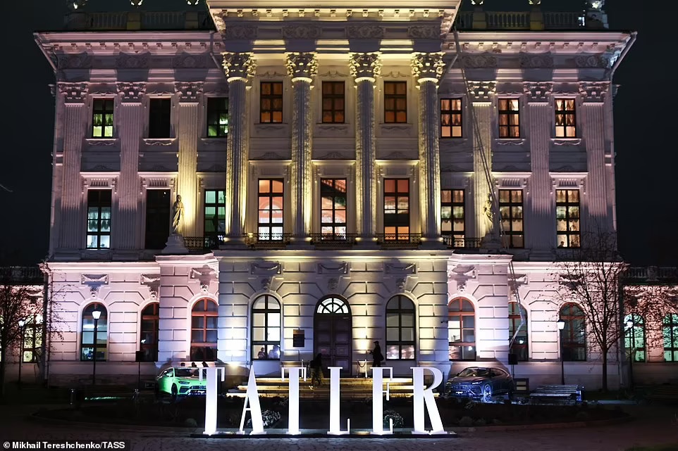 dạ tiệc trưởng thành của rich kid nga  ảnh 2 da tiec truong thanh cua rich kid nga anh 2