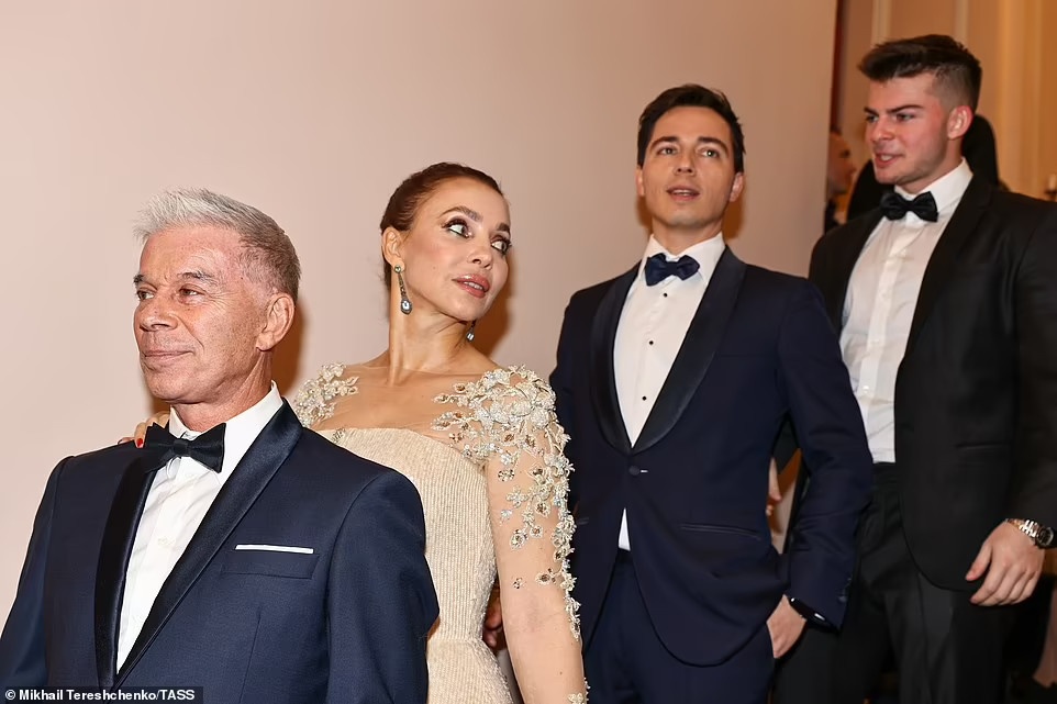 dạ tiệc trưởng thành của rich kid nga  ảnh 5 da tiec truong thanh cua rich kid nga anh 5