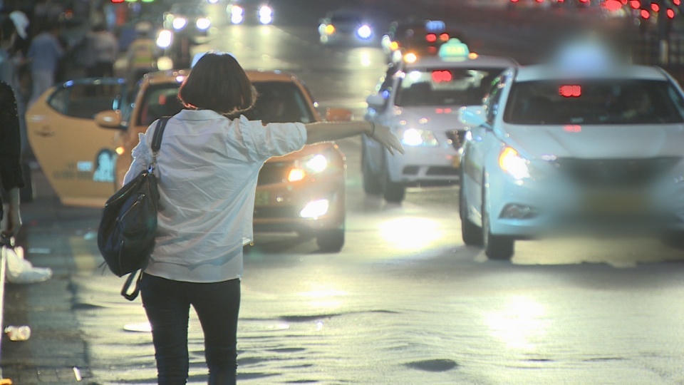 cuoc chien goi taxi ve dem o seoul anh 2