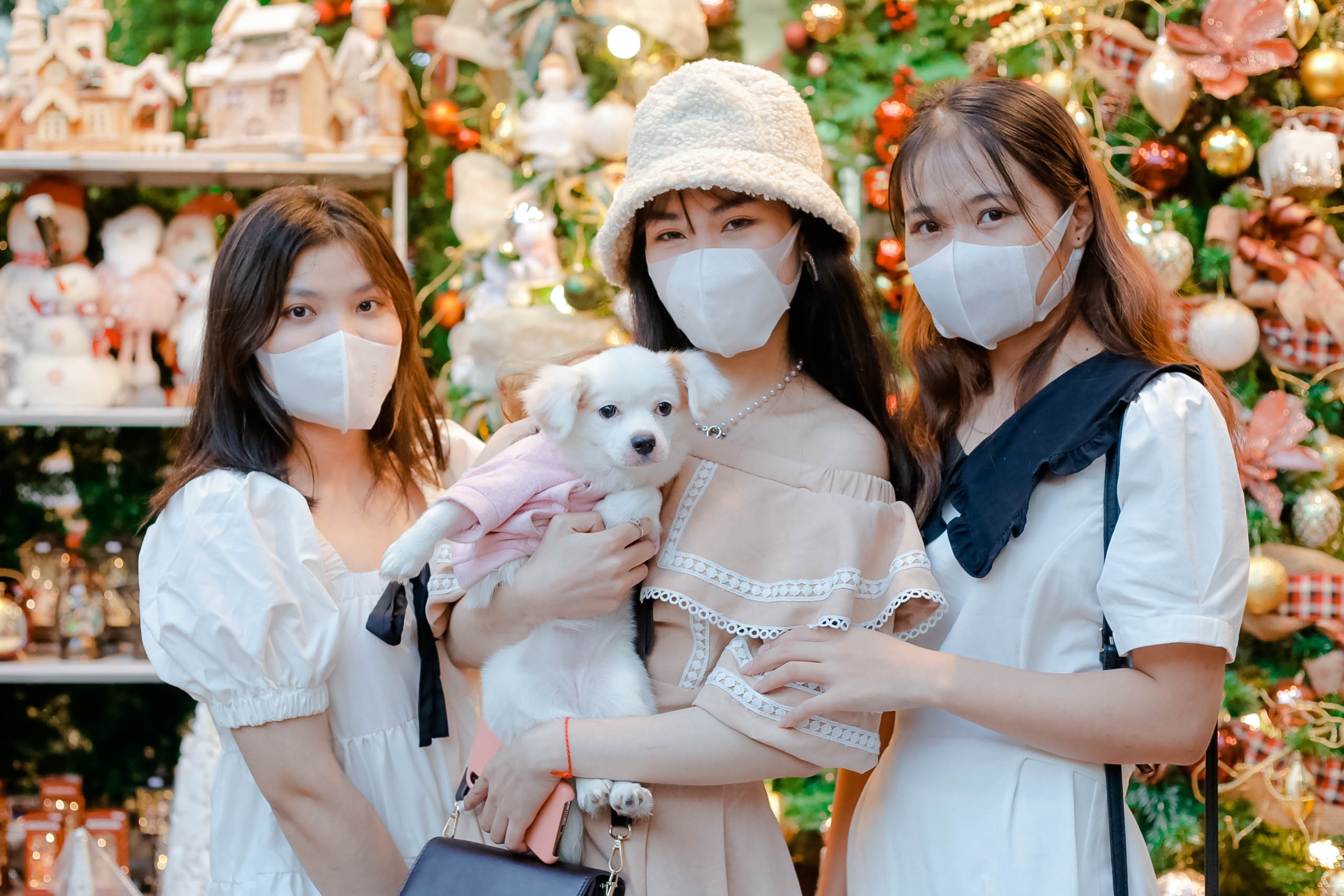 Gioi tre keo len Hang Ma check-in Noel som anh 3