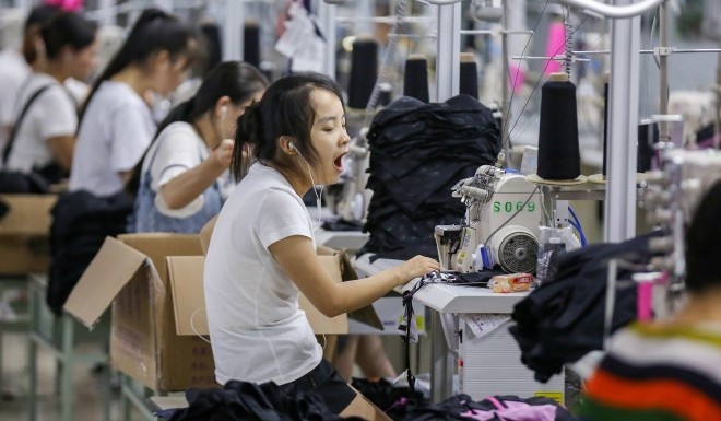 Dan lao dong Trung Quoc ngay cang tung thieu hinh anh