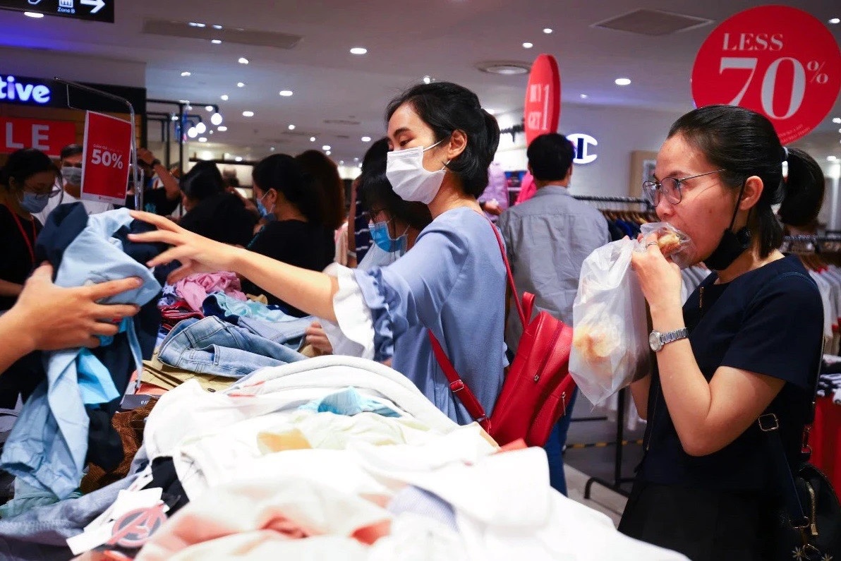 Trong rong sau moi lan mua sam, san sale hinh anh