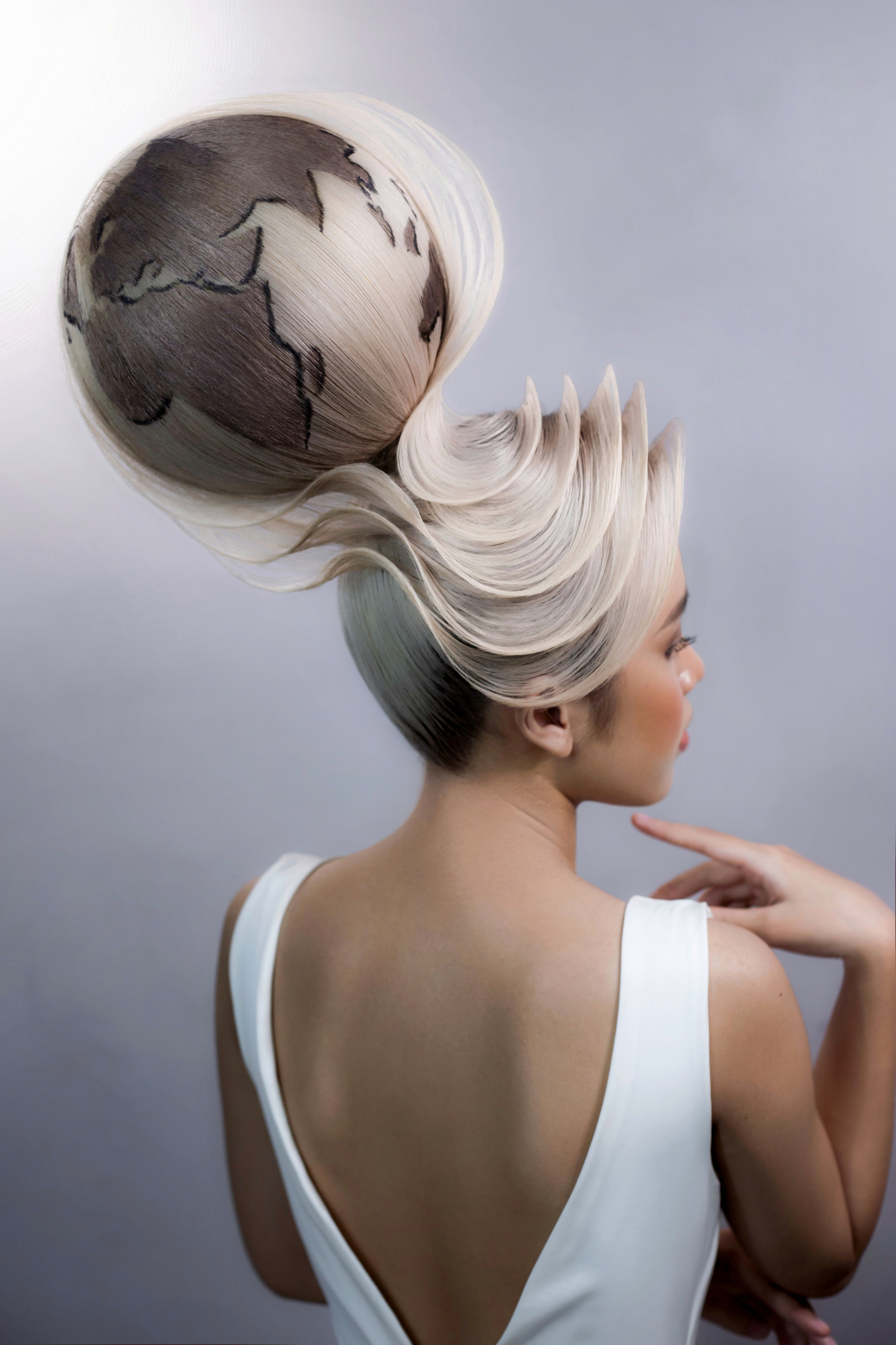 chang trai thiet ke toc thanh hinh hoa sen,  non la anh 2