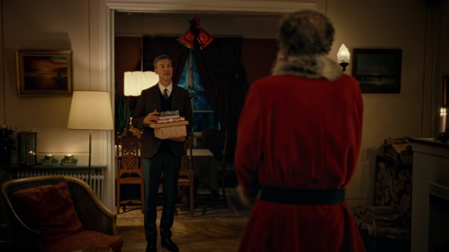 Quang cao ong gia Noel dong tinh gay tranh cai anh 1