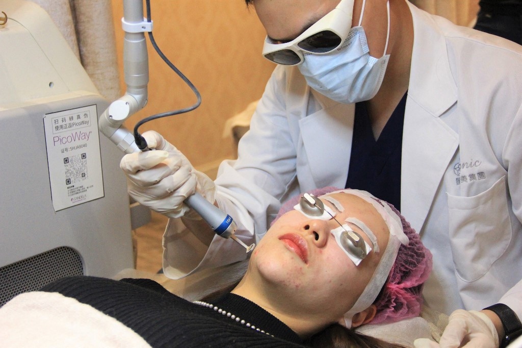 Phau thuat tham my 'bua trua' hinh anh