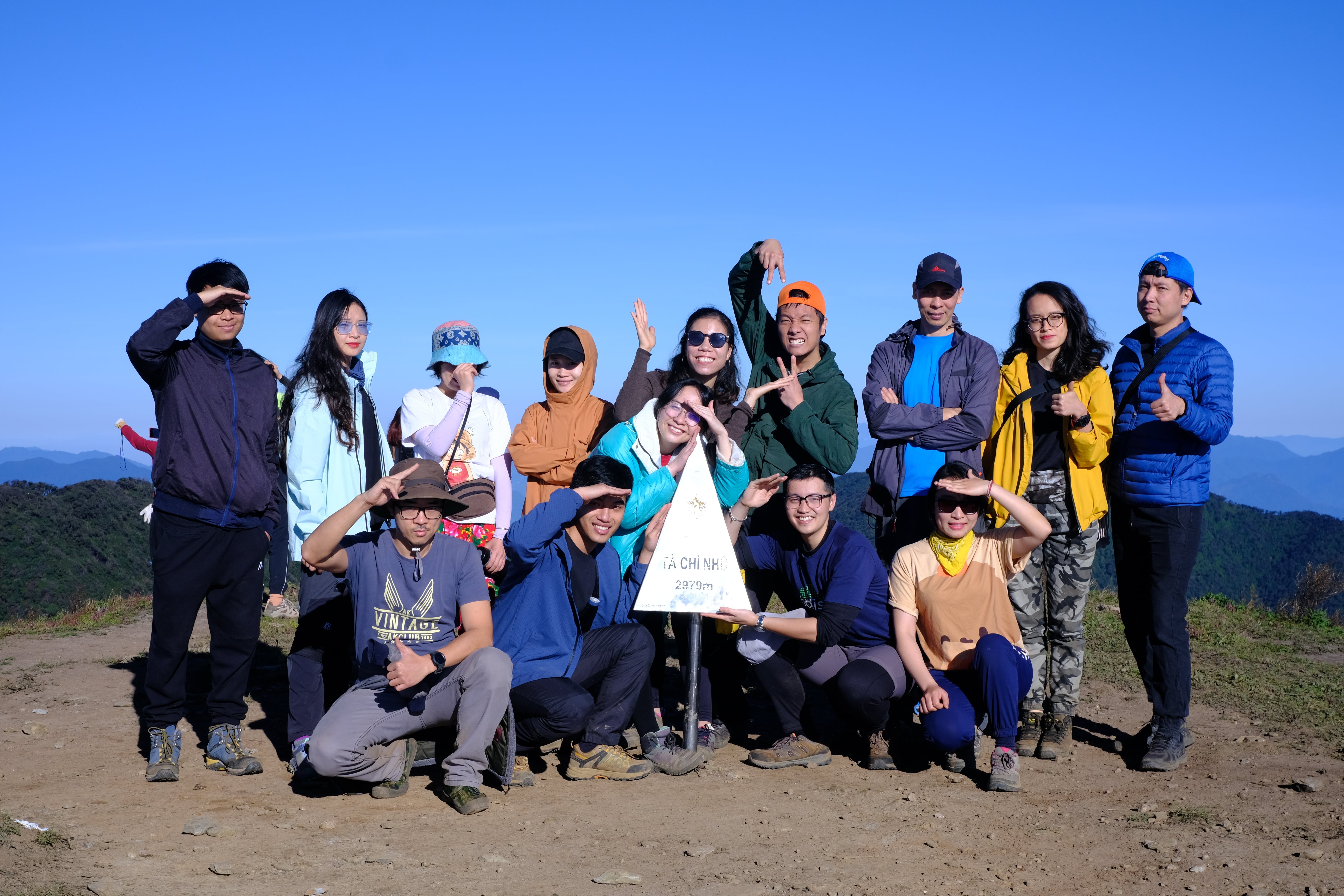 Nguoi tre di trekking xa stress sau dich anh 6