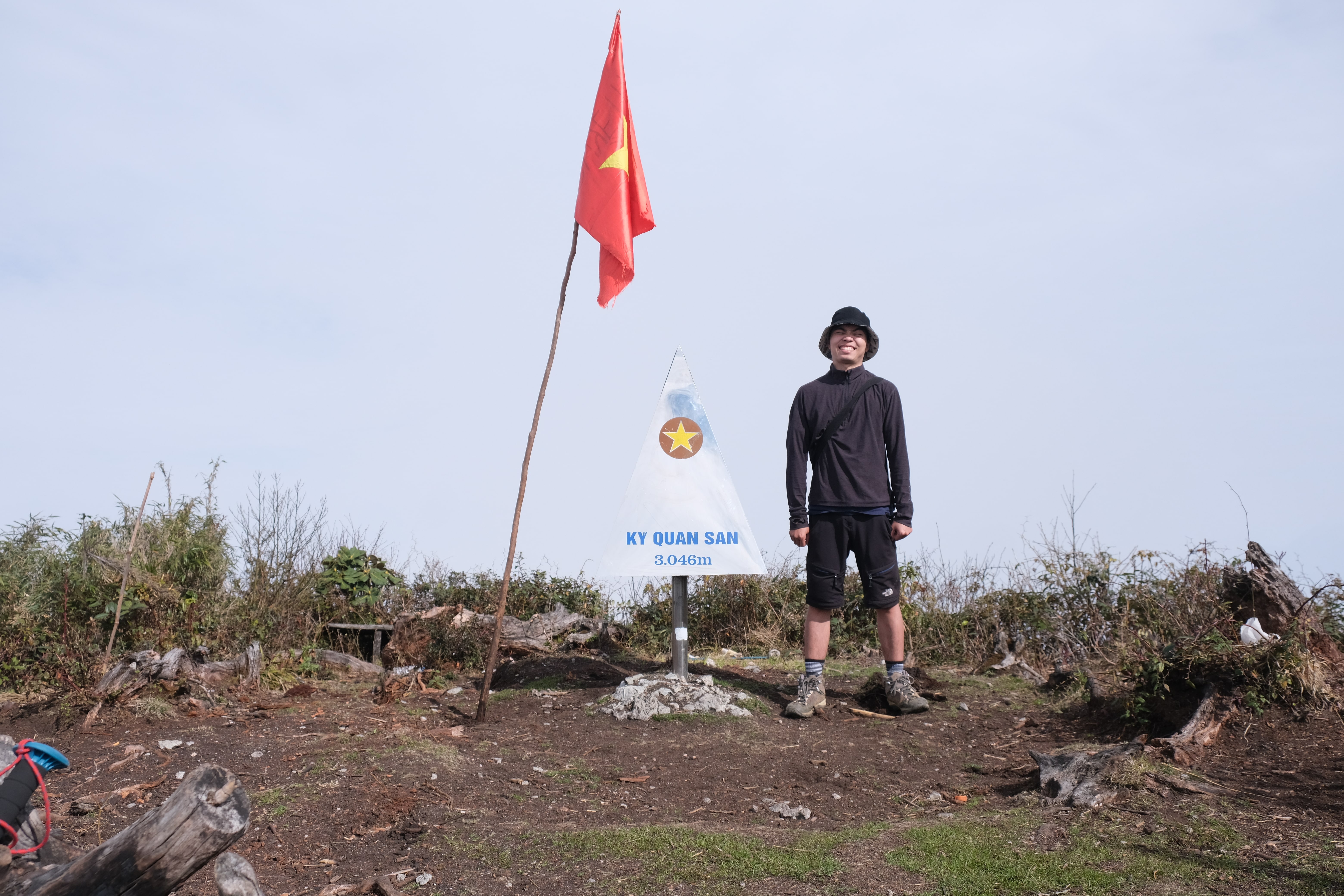 Nguoi tre di trekking xa stress sau dich anh 1