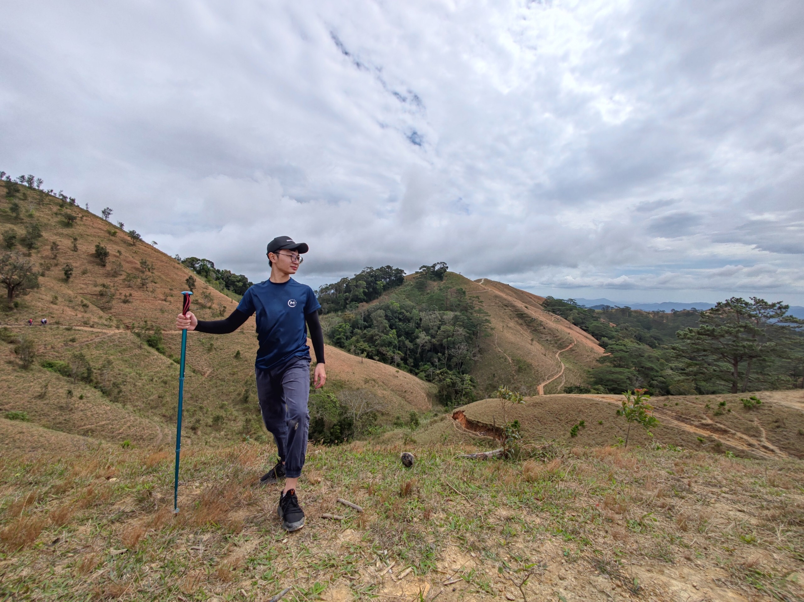 Nguoi tre di trekking xa stress sau dich anh 2