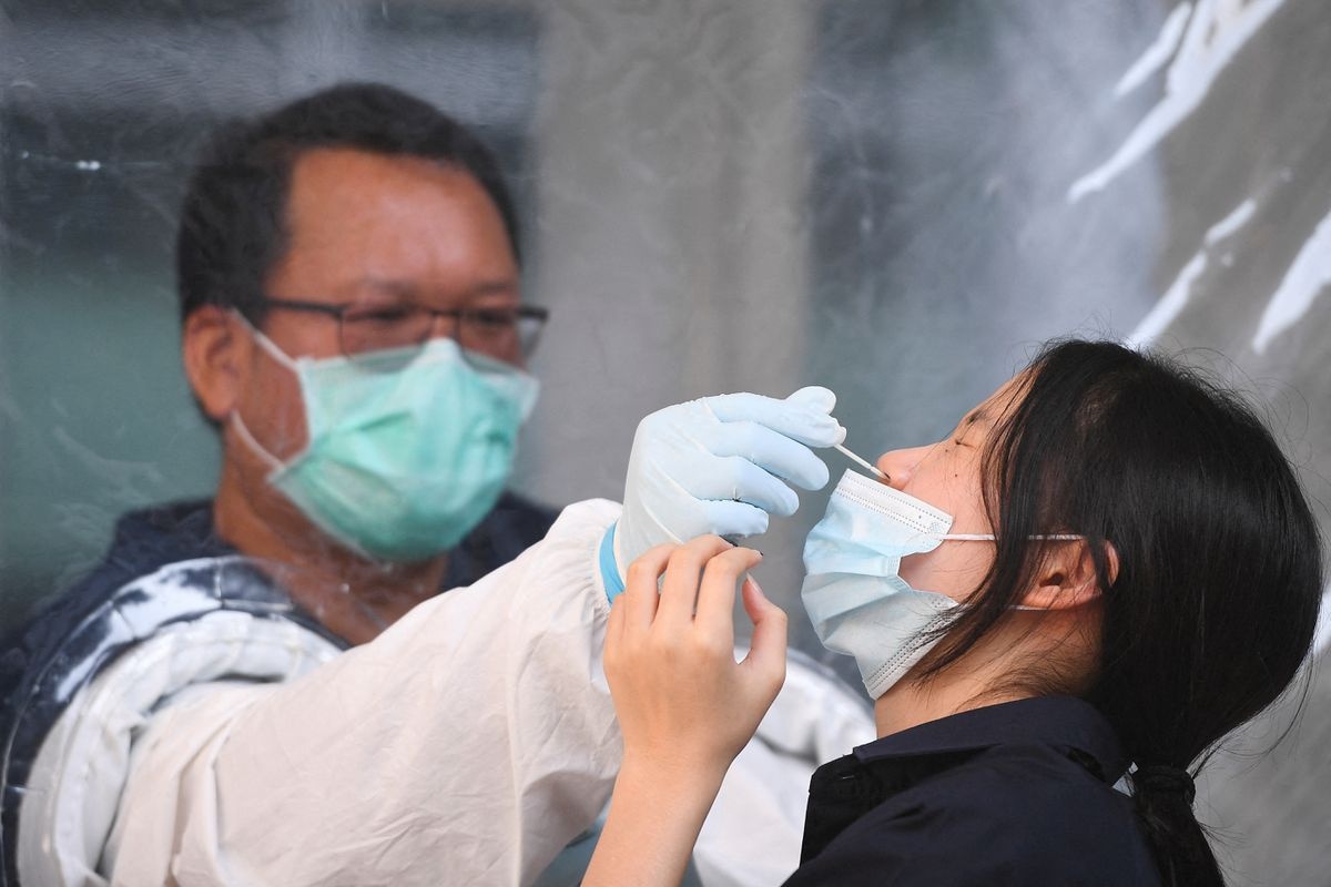 Nan co tinh nhiem Covid-19 de doi tien boi thuong o Thai Lan anh 1