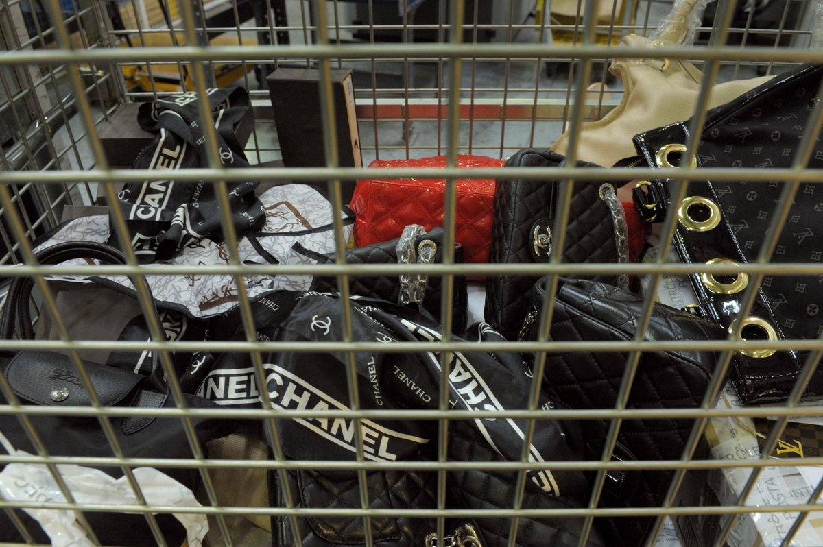 Dung do hieu fake vi ap luc song sang chanh anh 3