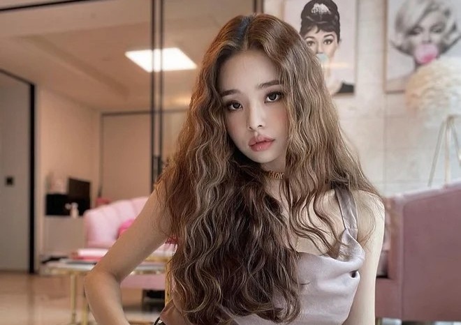 Su nghiep moi len da truot doc cua Song Ji A hinh anh