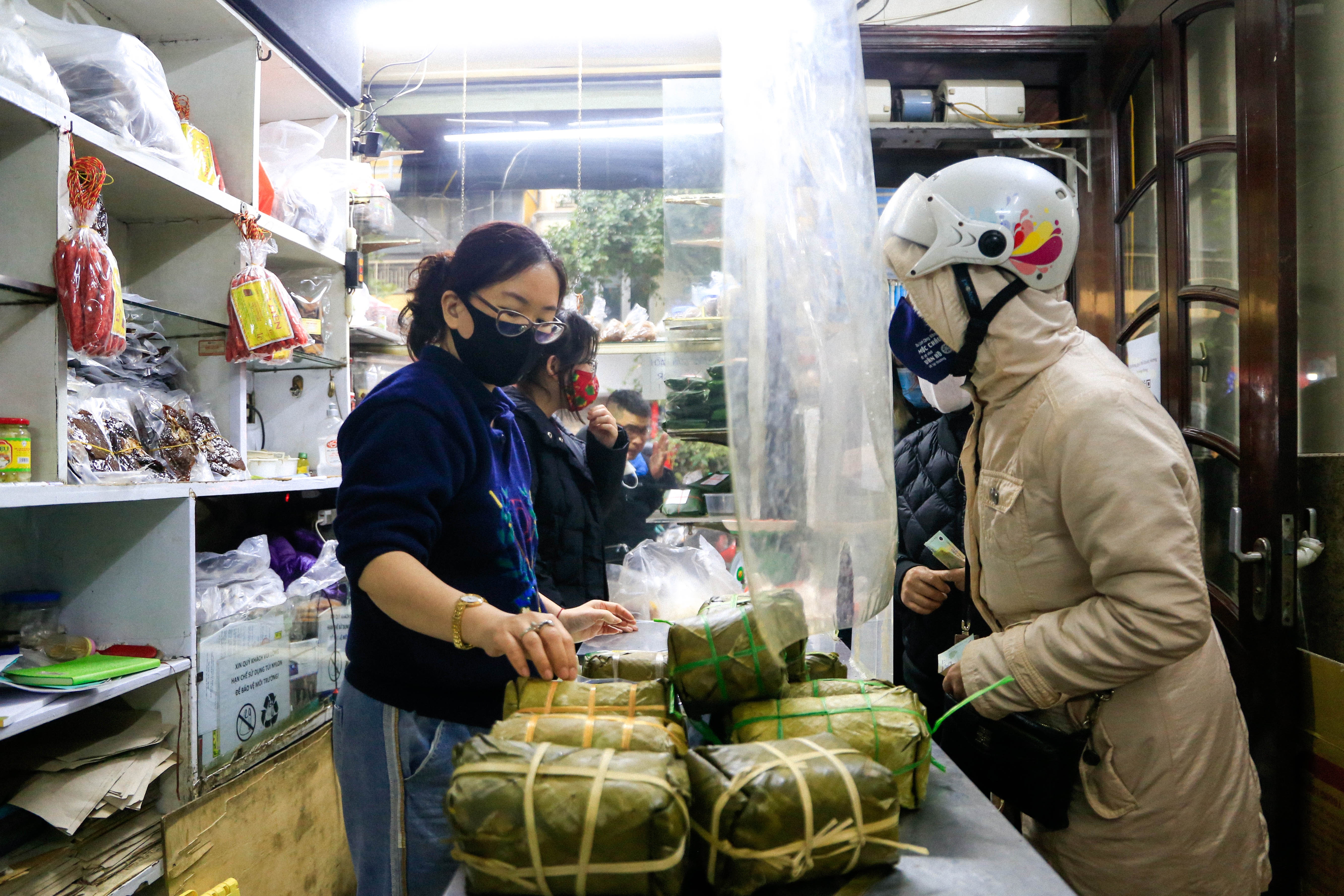Nguoi dan Ha Noi doi mua ret di sam Tet anh 2