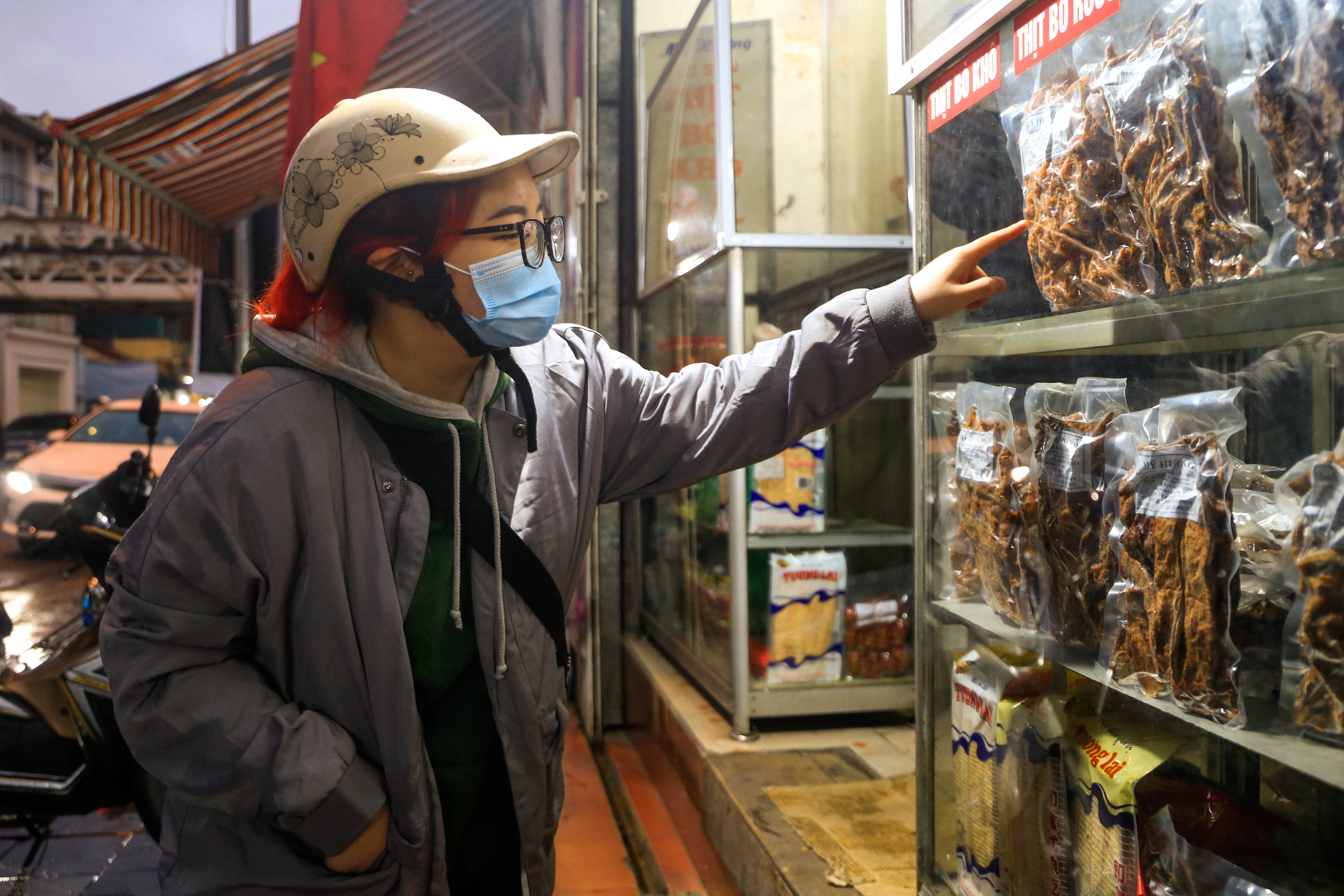 Nguoi dan Ha Noi doi mua ret di sam Tet anh 12