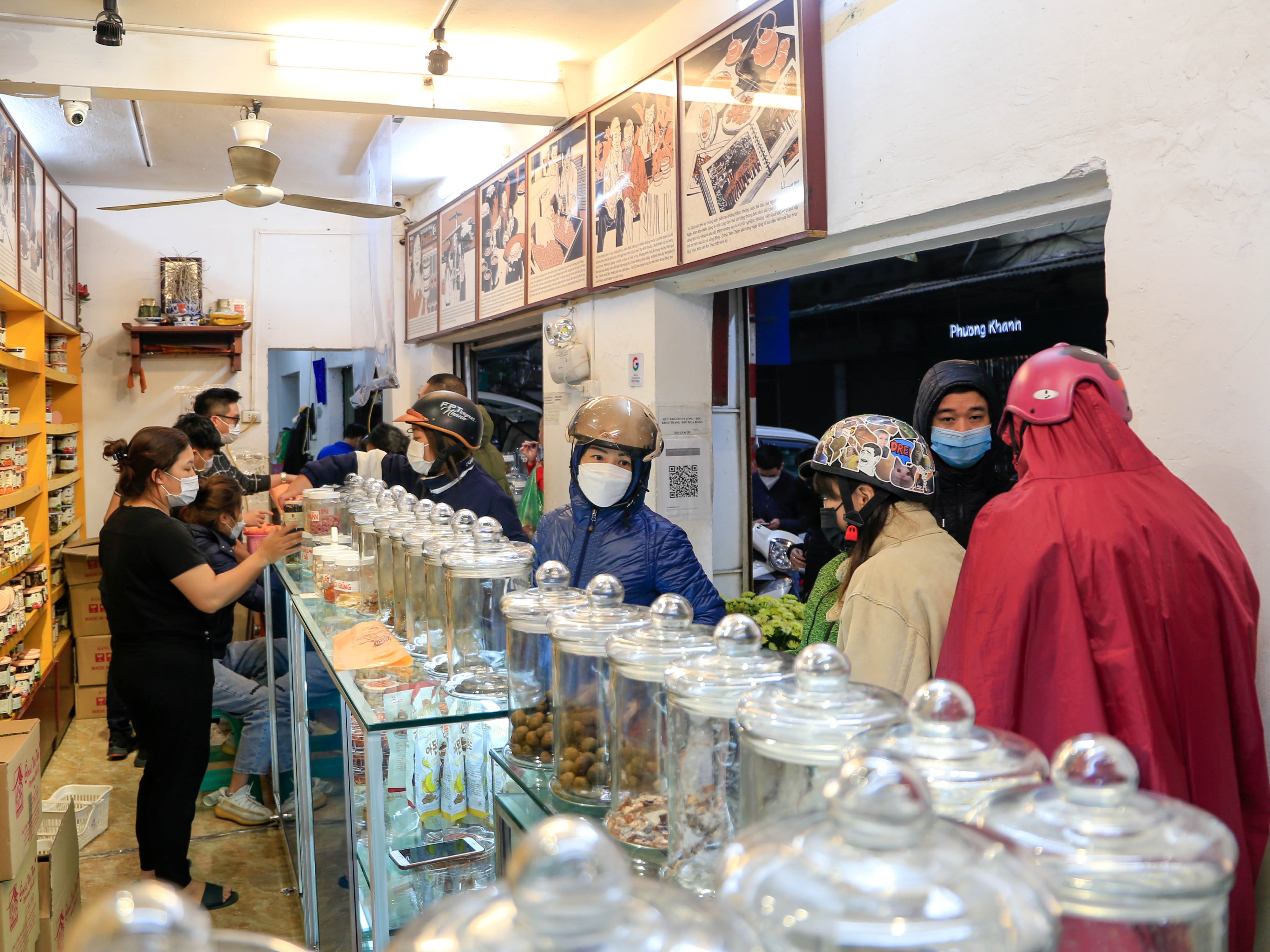 Nguoi dan Ha Noi doi mua ret di sam Tet anh 5