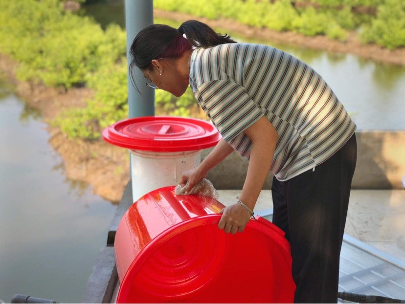 Met moi vi don dep nha den dem giao thua anh 3