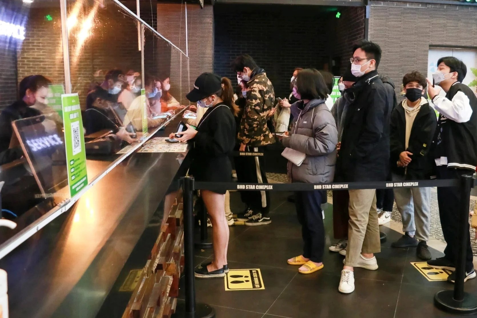 Gioi tre Ha Noi: 'Nhieu phim co ban lau nhung chi muon cho ra rap xem' hinh anh