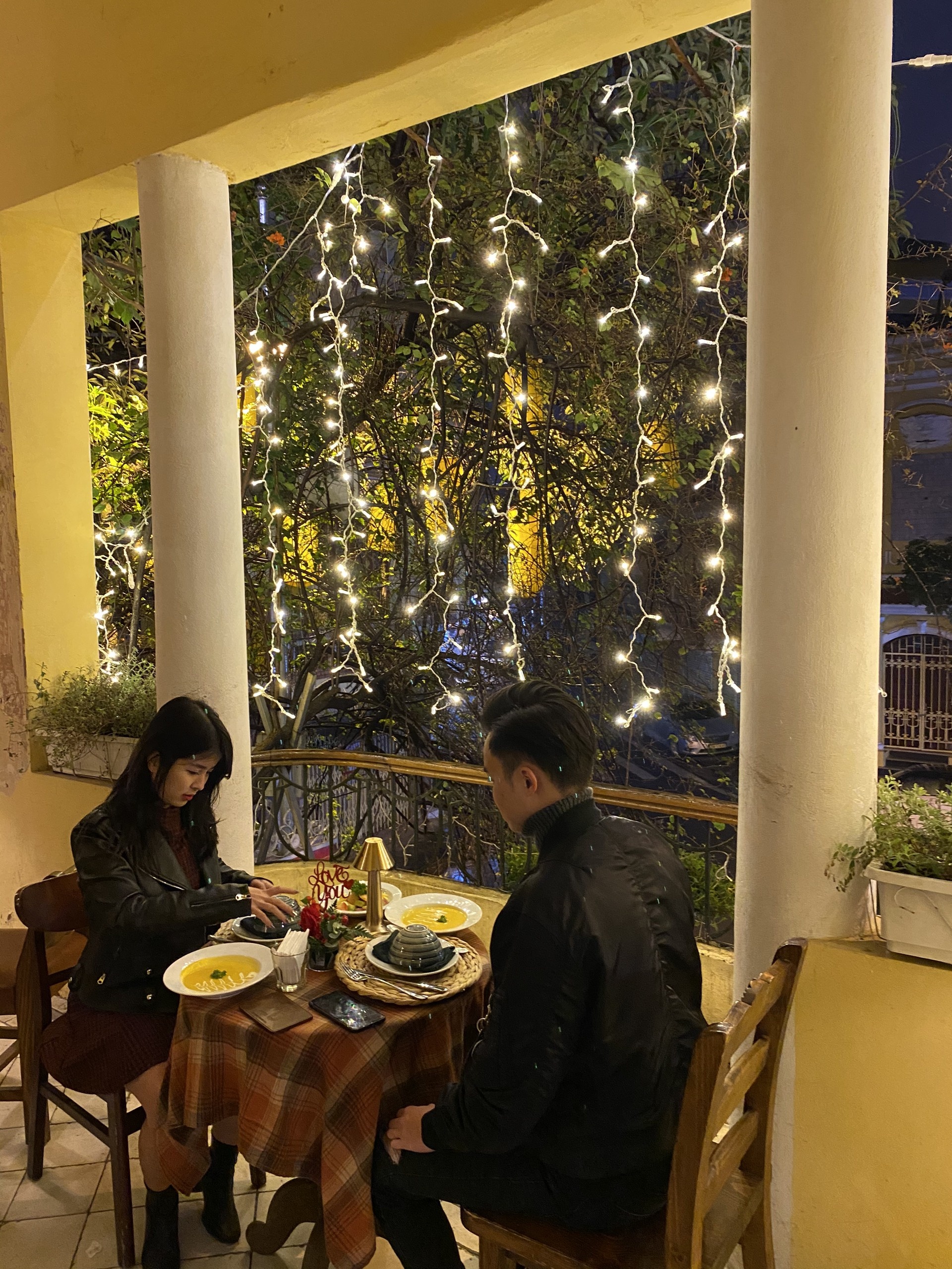 Ca phe tai Ha Noi,  TP.HCM hoat dong het cong suat vao Valentineb anh 8