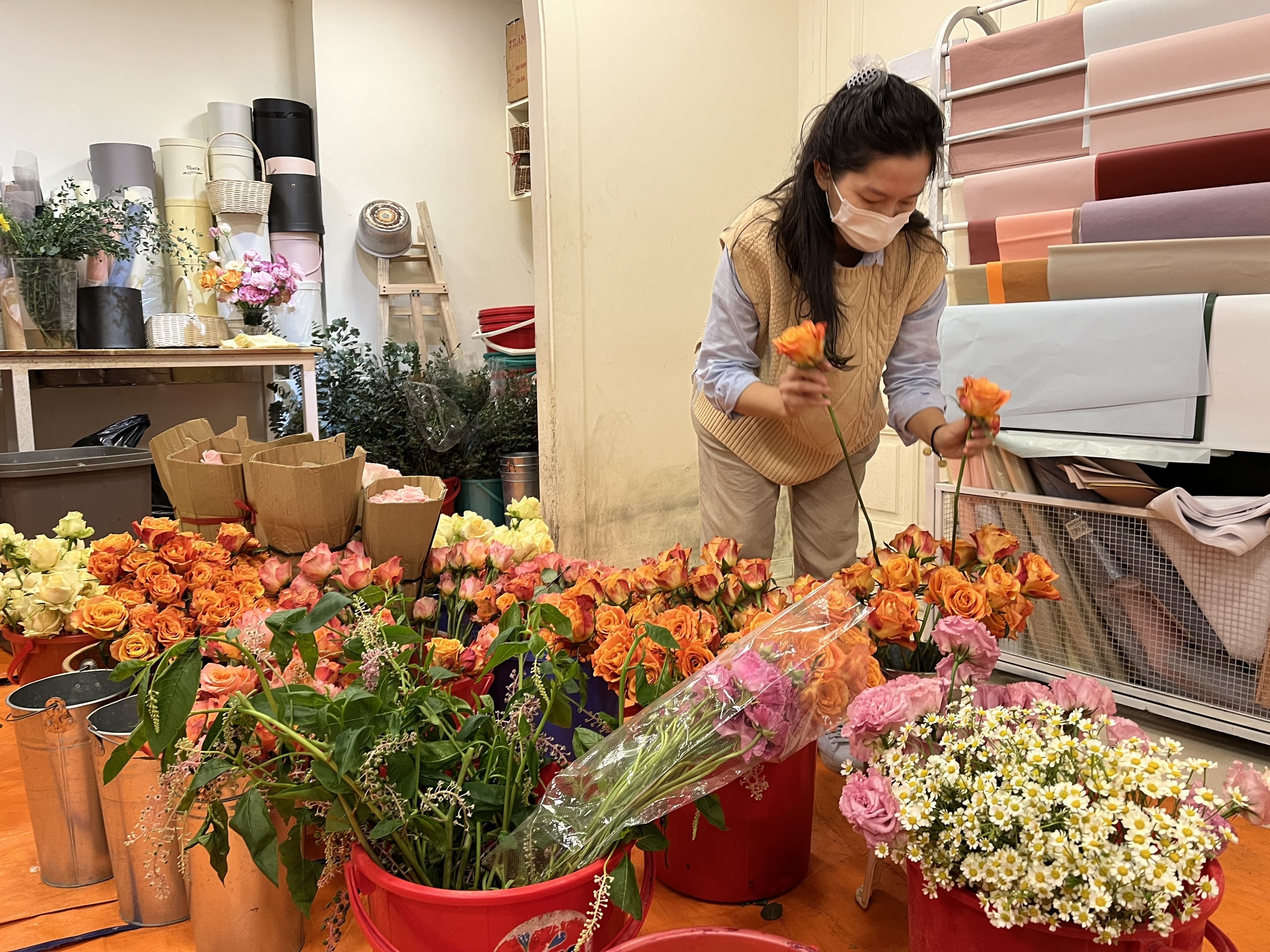Một mình làm thay công việc của 4 F0 vào dịp 8/3 ảnh 3 Mot minh lam thay cong viec cua 4 F0 vao dip 8/3 anh 3