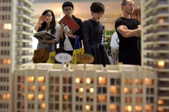 Gioi tre giau co o Trung Quoc khong con man ma mua nha nuoc ngoai hinh anh