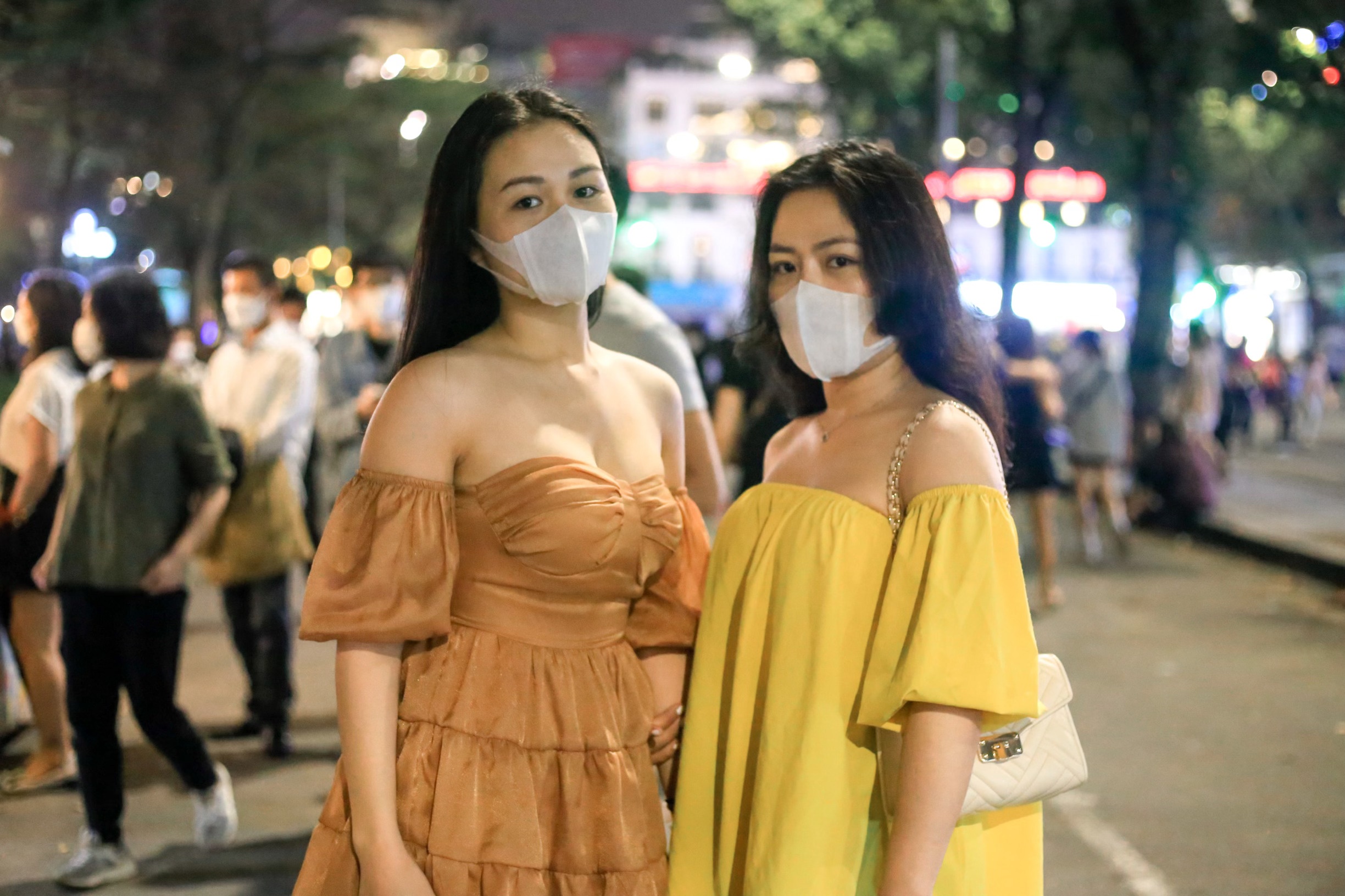 Gioi tre Ha Noi check-in ngay pho di bo mo lai anh 3