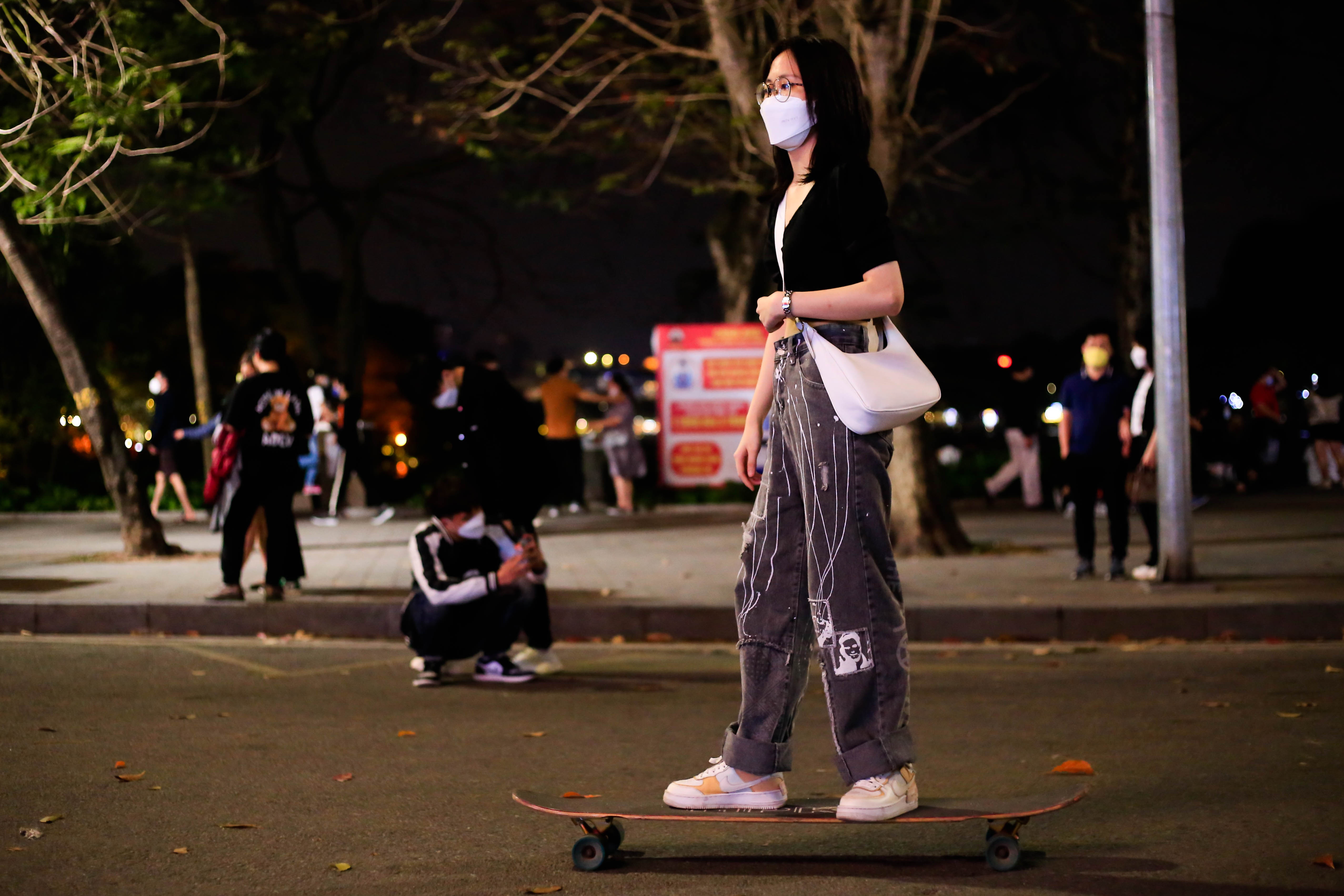 Gioi tre Ha Noi check-in ngay pho di bo mo lai anh 7