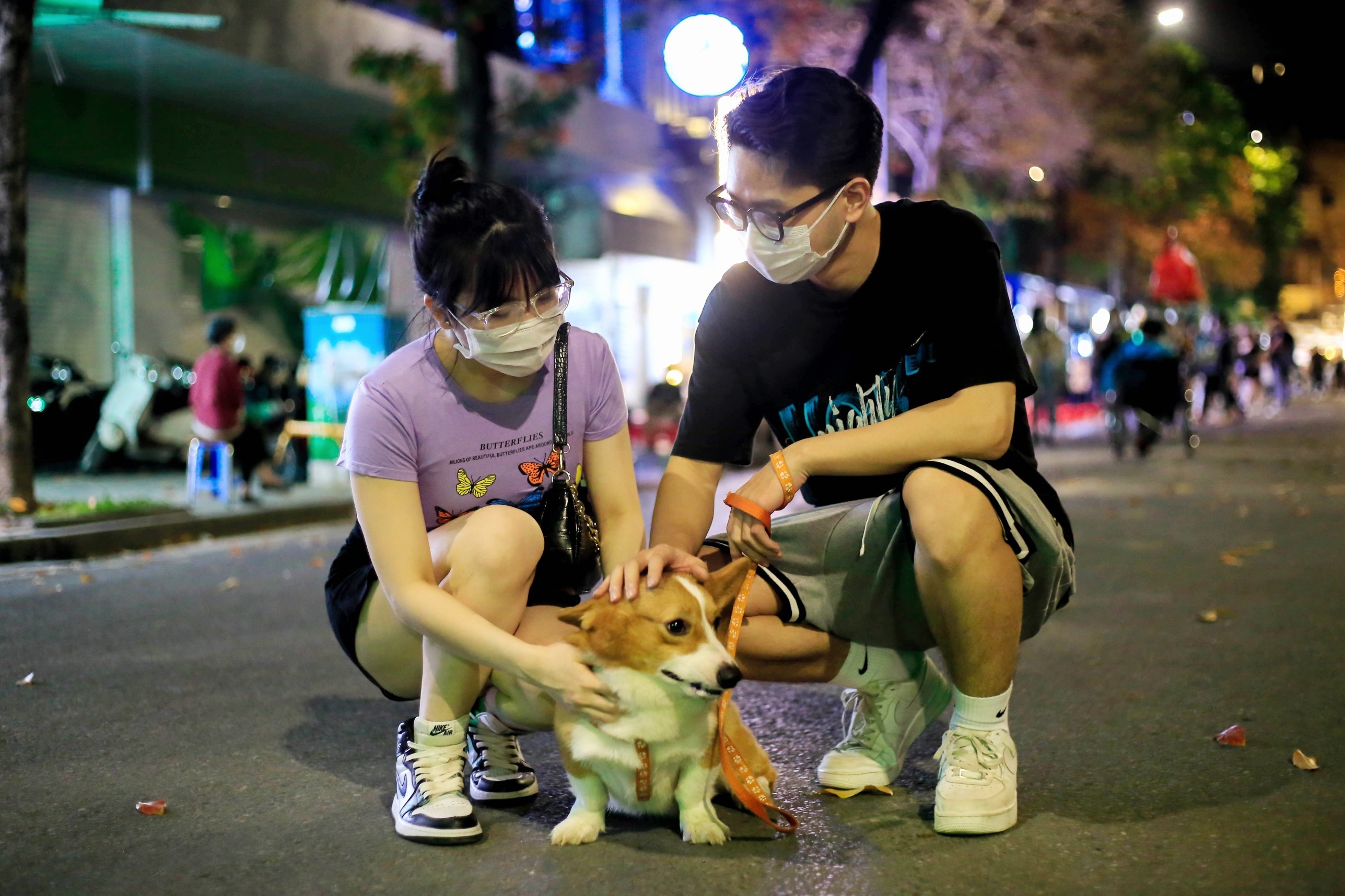 Gioi tre Ha Noi check-in ngay pho di bo mo lai anh 6